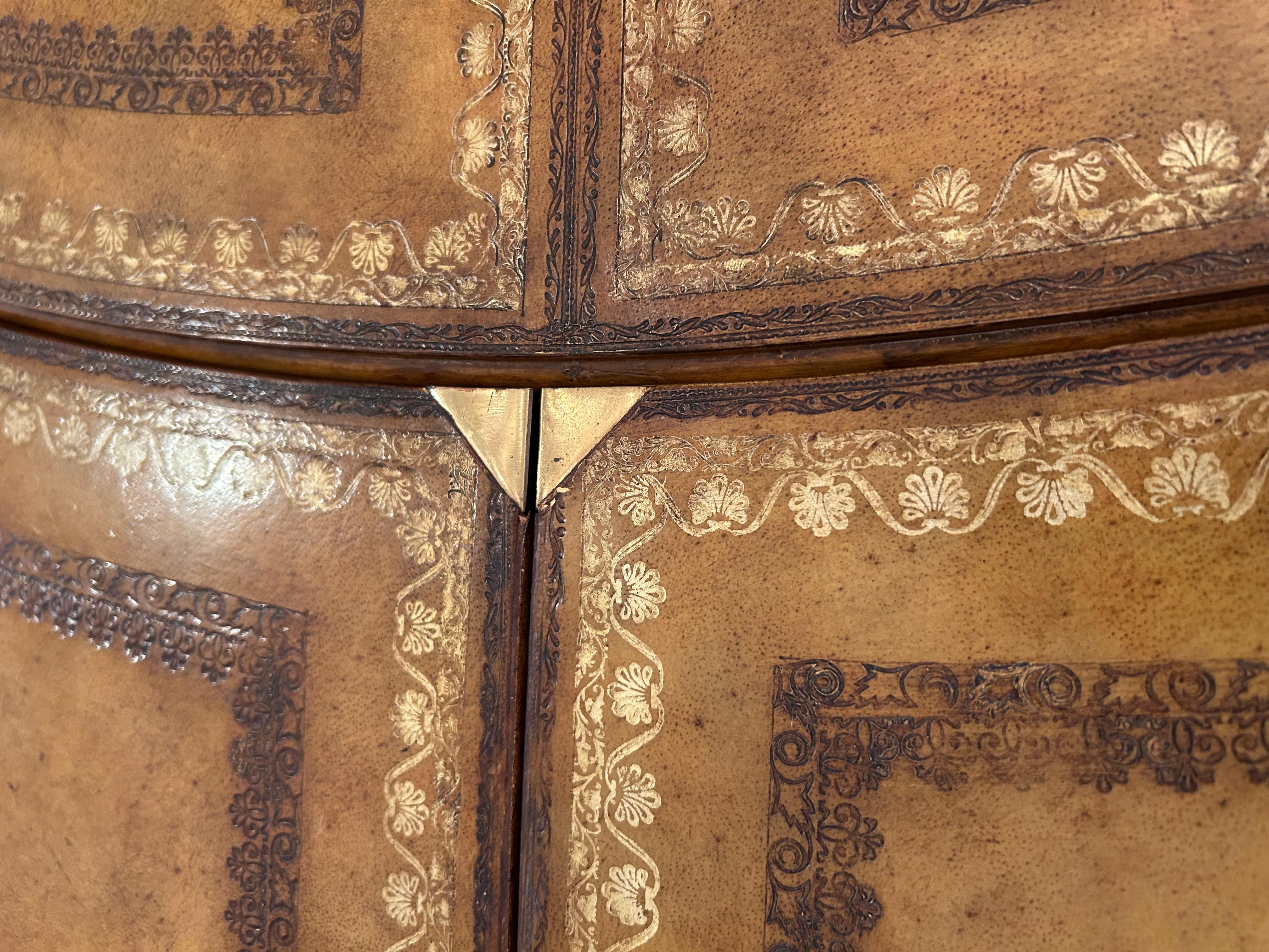 Maitland Smith Round Tooled Leather & Mahogany Extension Dining Center Table For Sale 6