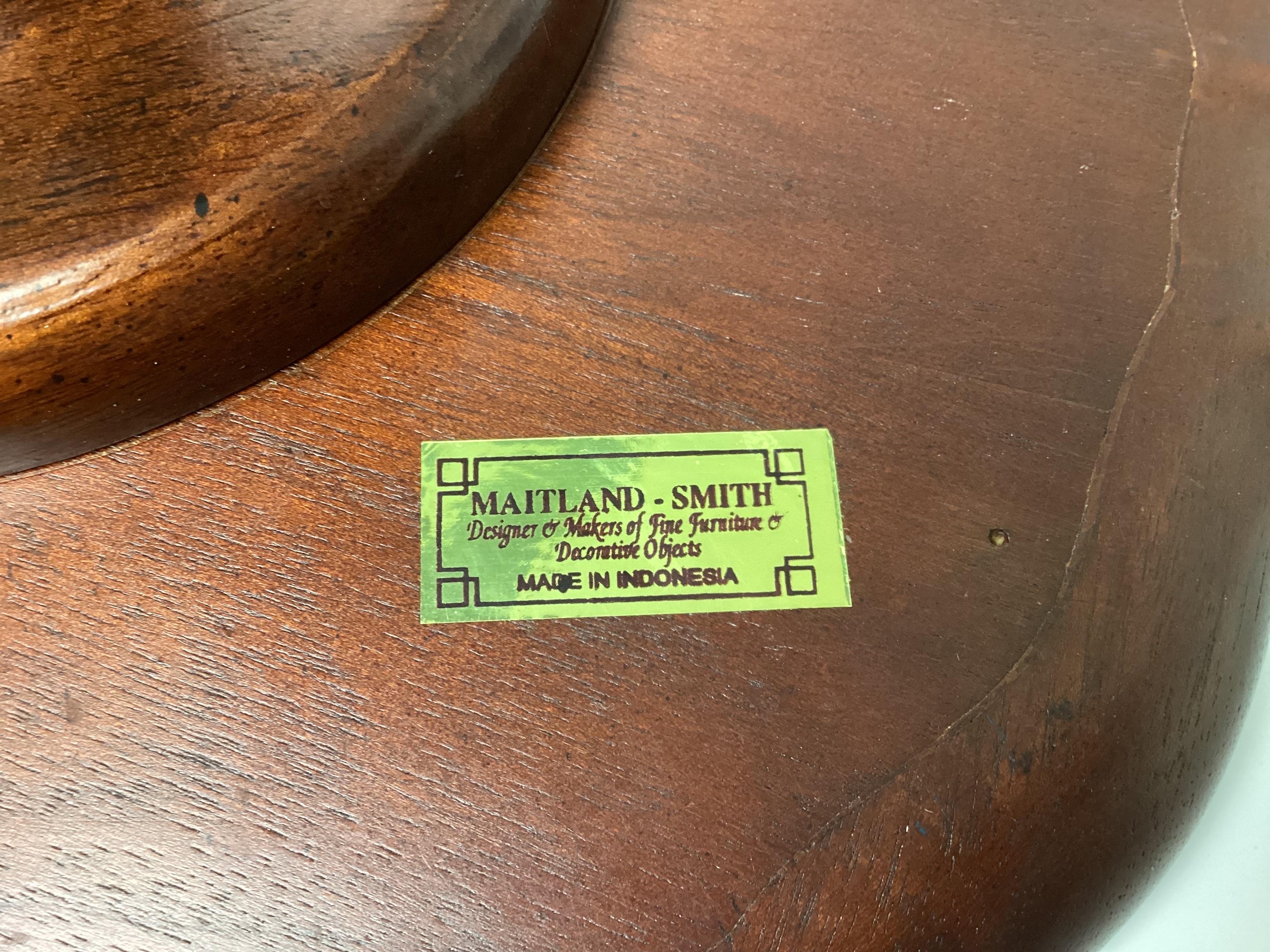 Acajou Petite table Maitland Smith festonnée à griffes et boules en cuir embossé en vente