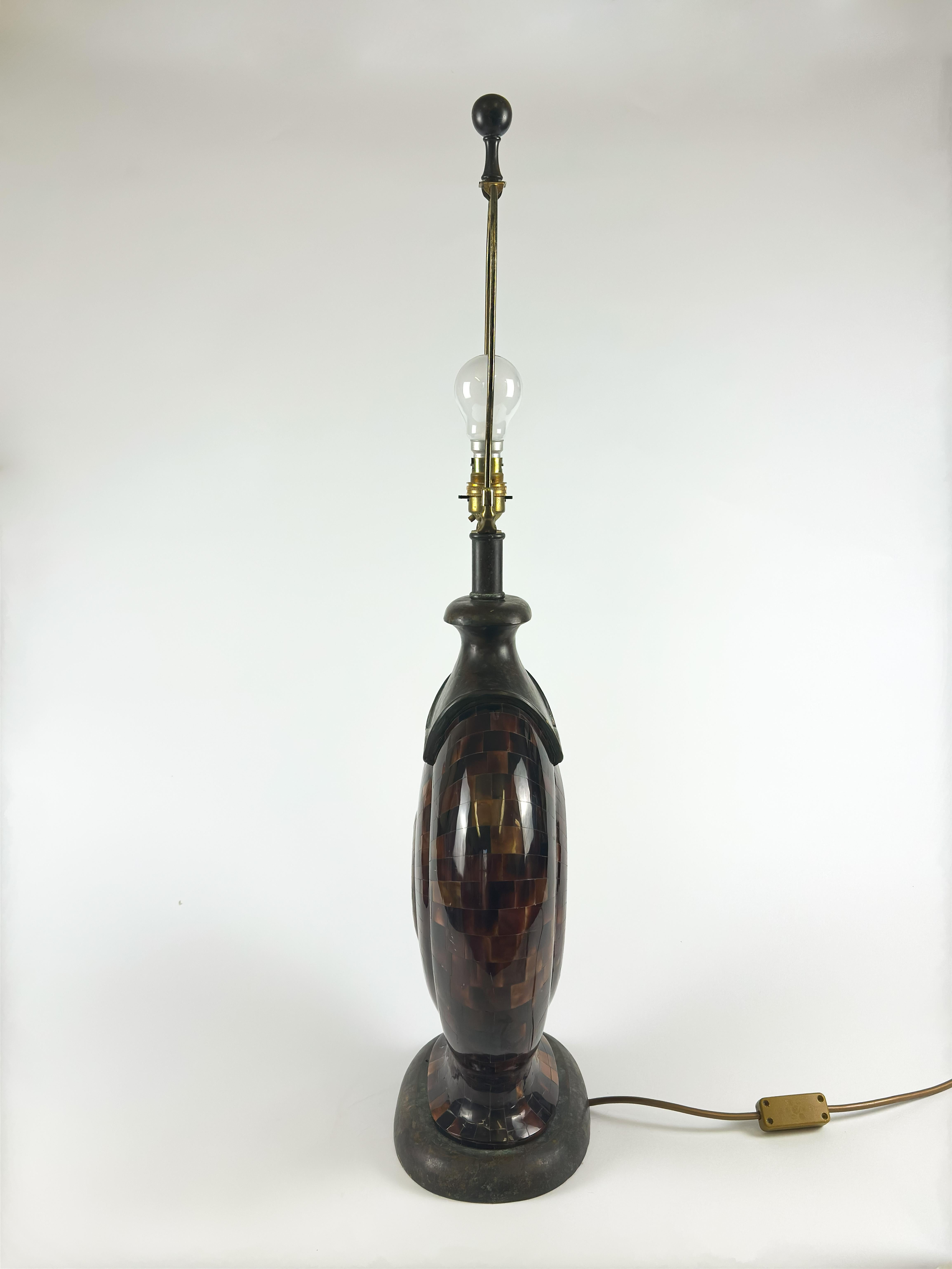 Maitland-Smith Pen Shell and Patinated Bronze Snail Table Lamp, c. 1980s In Good Condition For Sale In Glasgow, GB