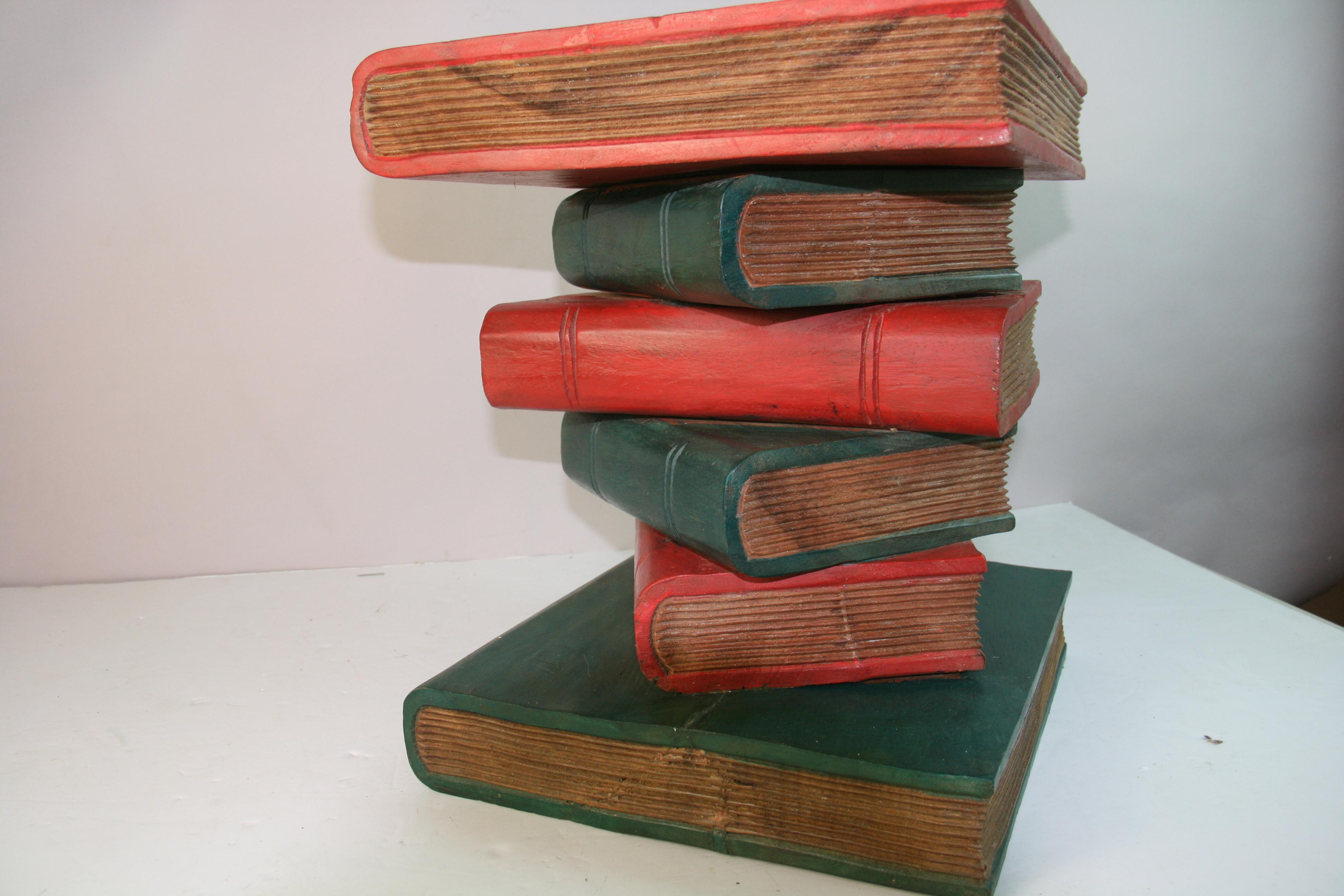 Maitland Smith Mesa auxiliar para libros apilados de madera maciza en venta 4