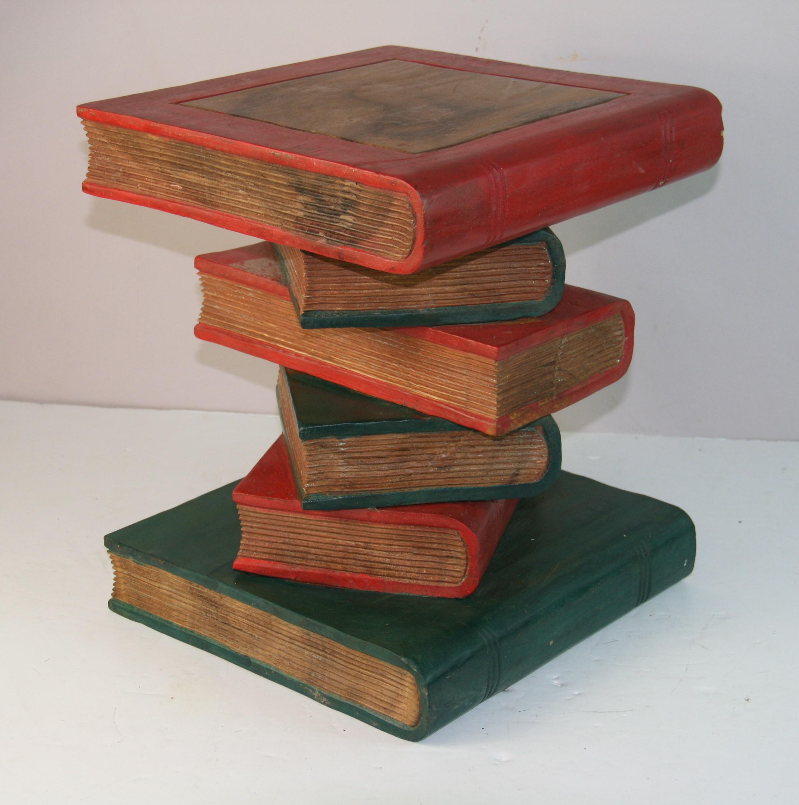 Maitland Smith Mesa auxiliar para libros apilados de madera maciza Tallado a mano en venta
