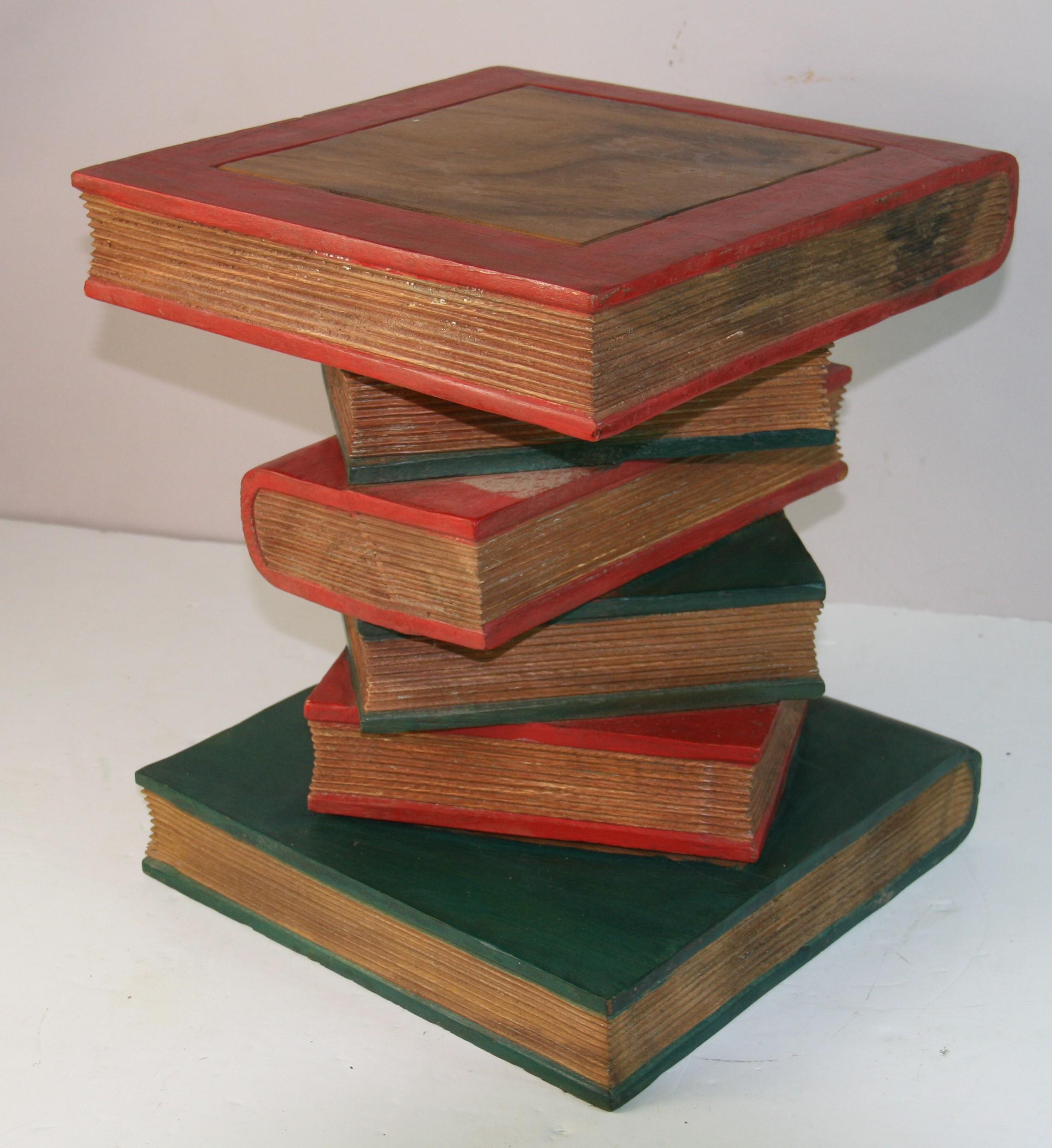 Maitland Smith Mesa auxiliar para libros apilados de madera maciza finales del siglo XX en venta