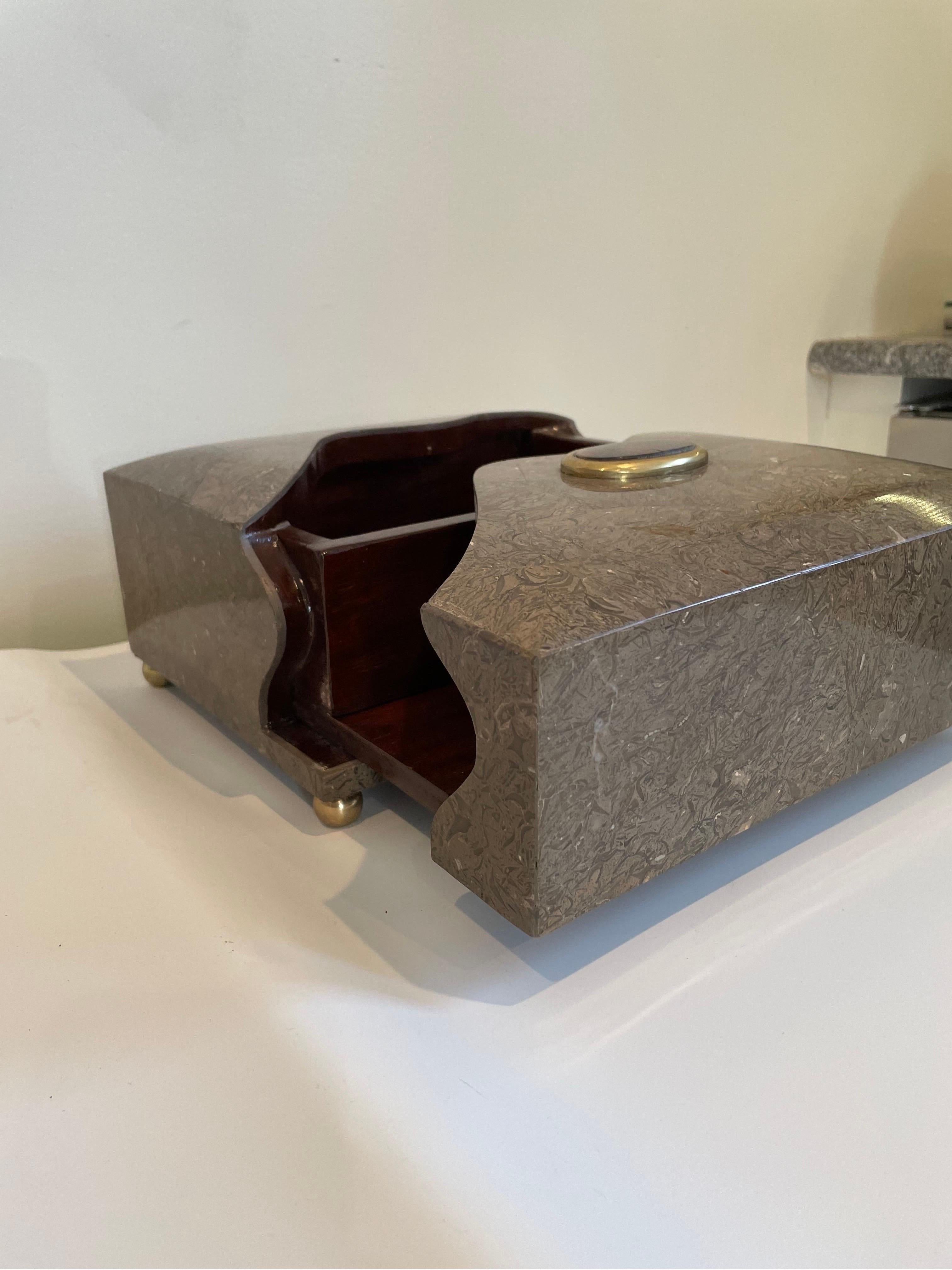 Maitland Smith Caja decorativa de piedras y gemas con cajón en venta 3