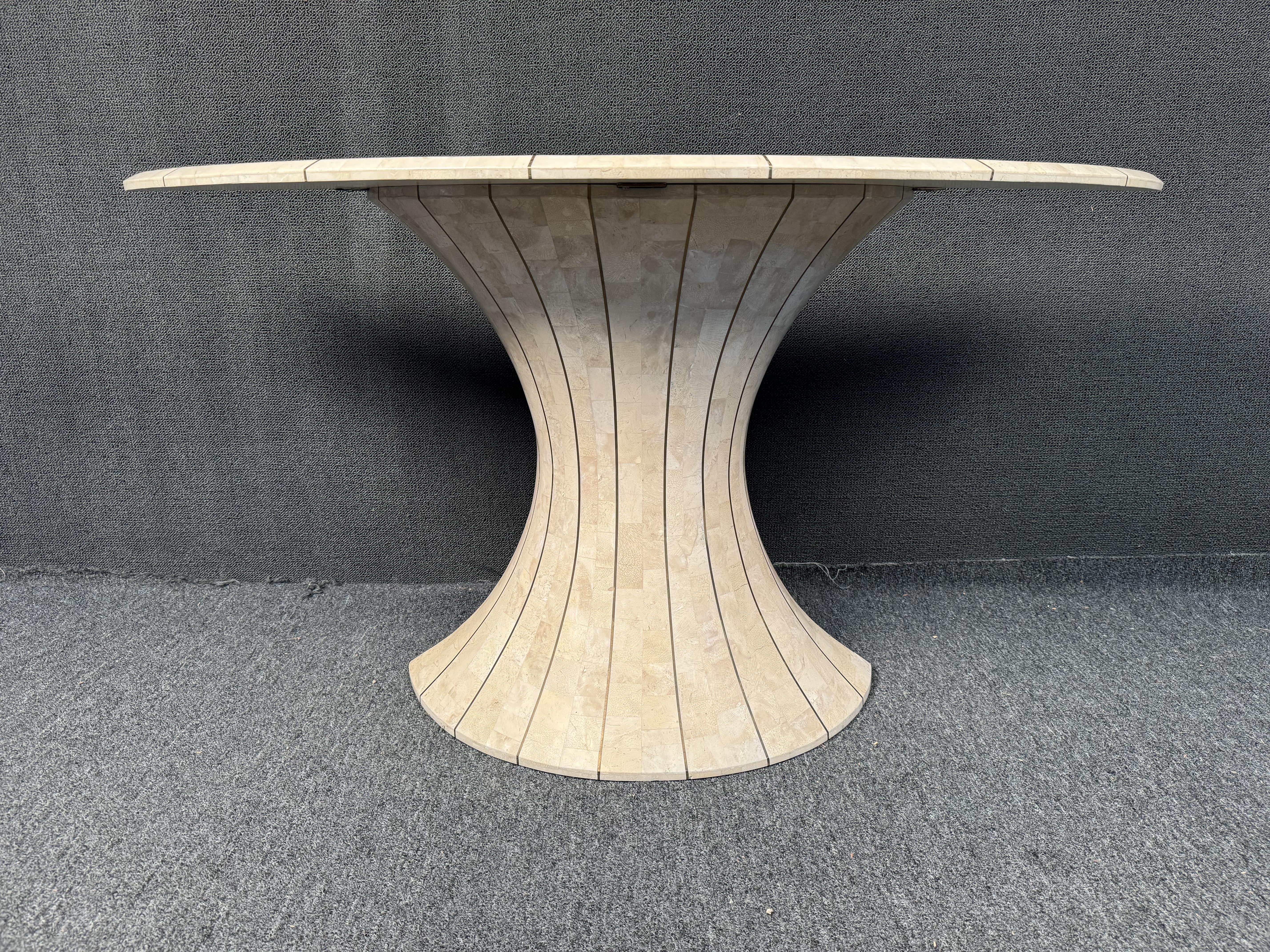 Mesa consola Demilune Maitland Smith Stone Moderno de mediados de siglo en venta