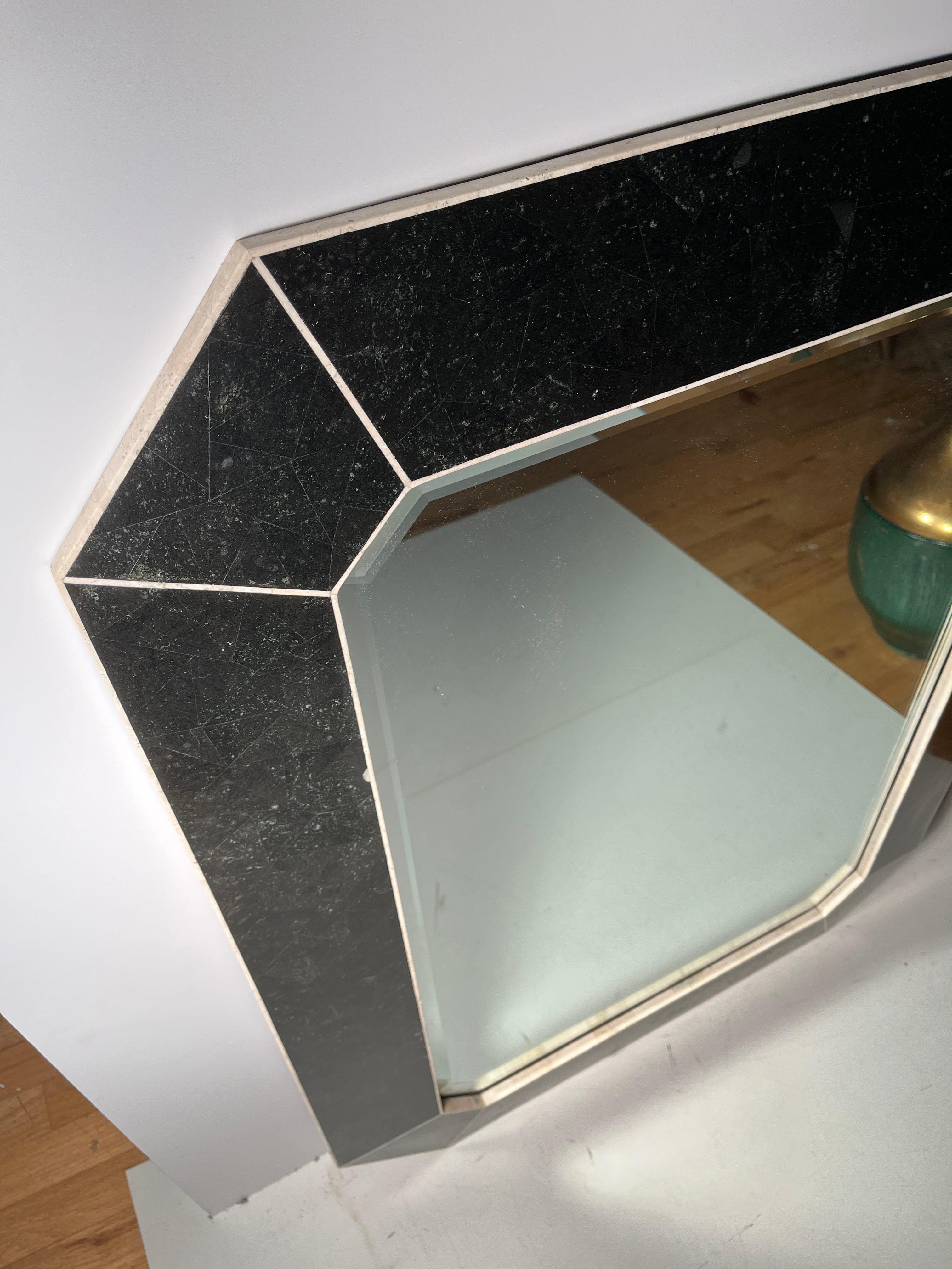 Philippin Maitland Smith Striking Black Post Modern Deco Octagonal Tessellated Wall Mirror (miroir octogonal tessellé) en vente
