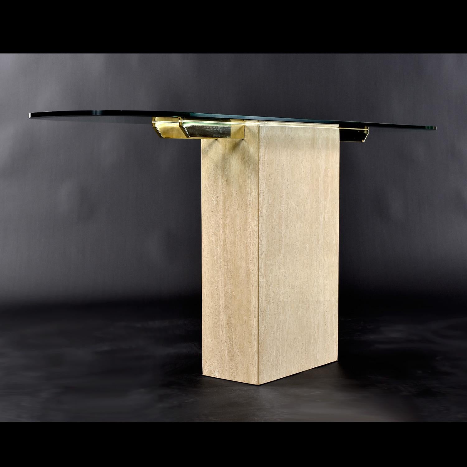 20ième siècle Maitland-Smith Style Brass and Glass Travertine Stone Pedestal Console Table en vente