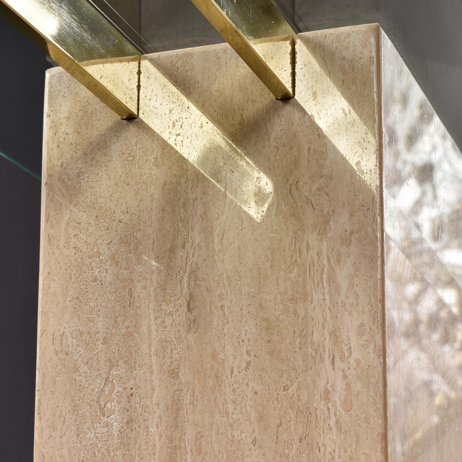 Maitland-Smith Style Brass and Glass Travertine Stone Pedestal Console Table en vente 1