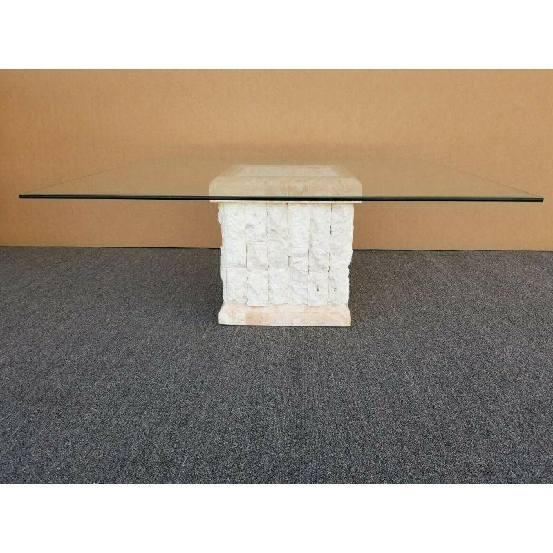 Table basse en pierre de Mactan tesselée en marbre de style Maitland Smith Bon état - En vente à Lake Worth, FL