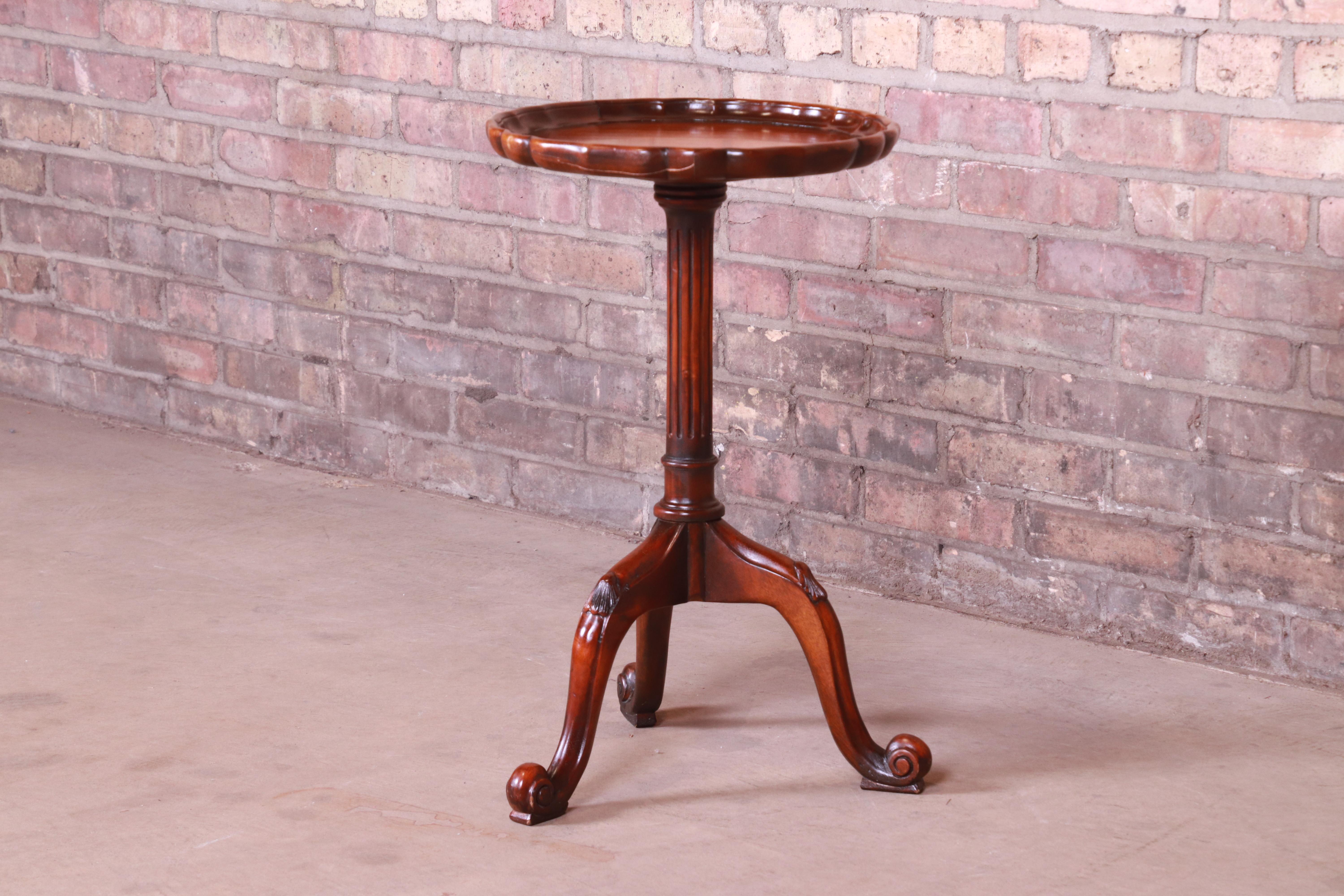 Maitland Smith Style Mahogany Pedestal Plant Stand or Side Table In Good Condition In South Bend, IN