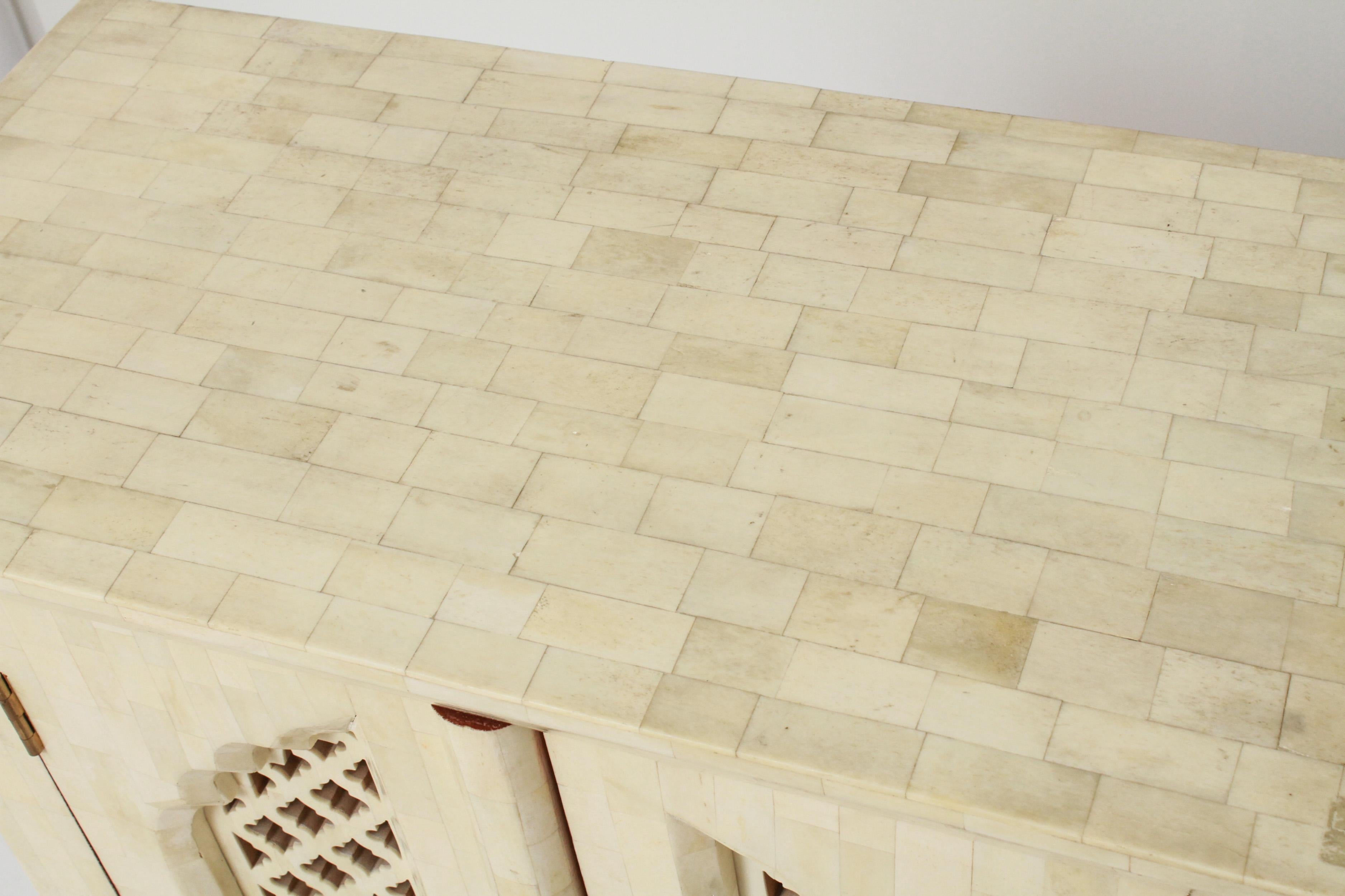 Maitland Smith Style Modern Tessellated Cabinet In Good Condition In Astoria, NY