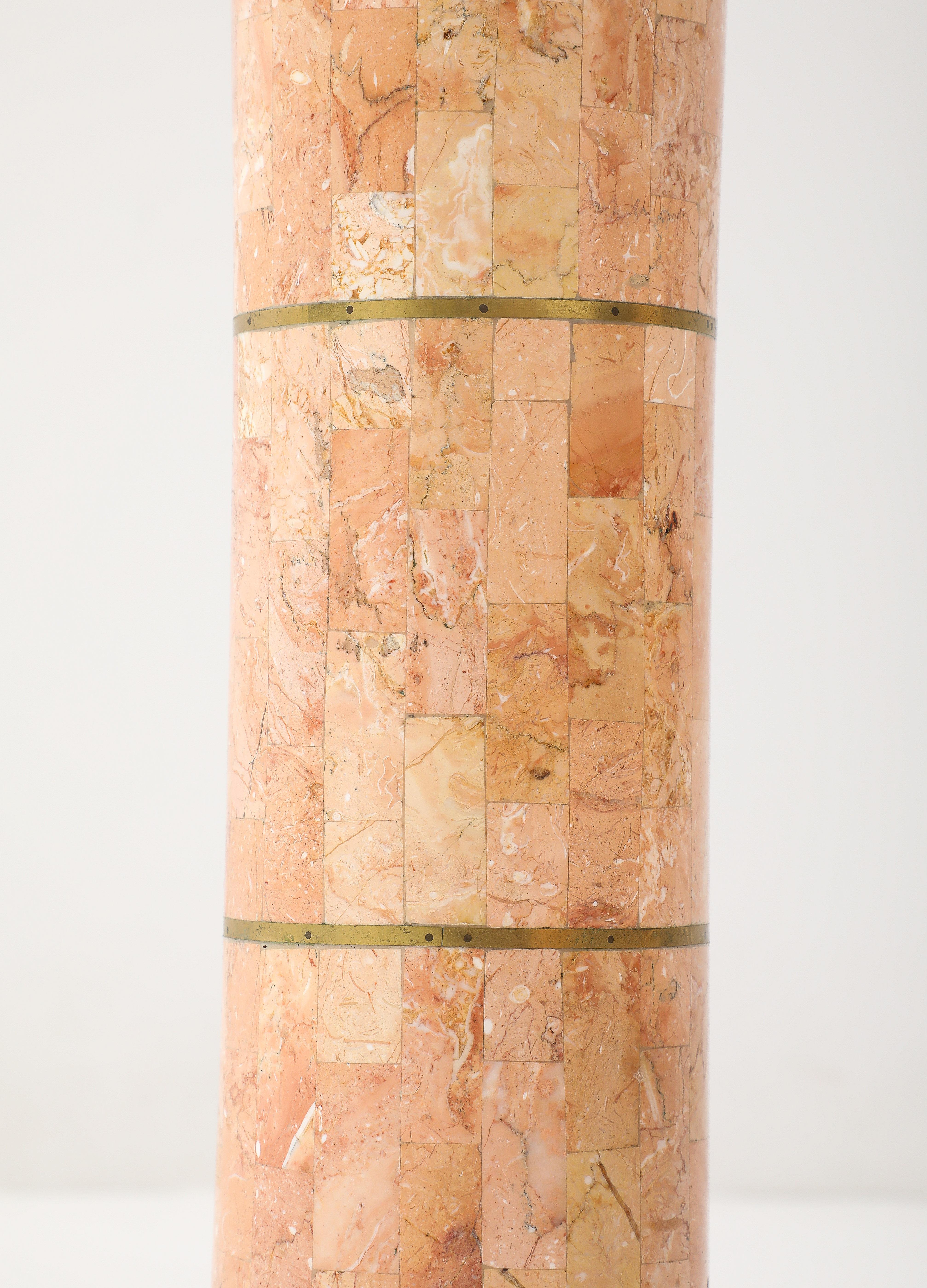 Maitland Smith Kerzenhalter aus Mosaikstein und Messing, 1980er Jahre, Design im Zustand „Gut“ im Angebot in New York, NY