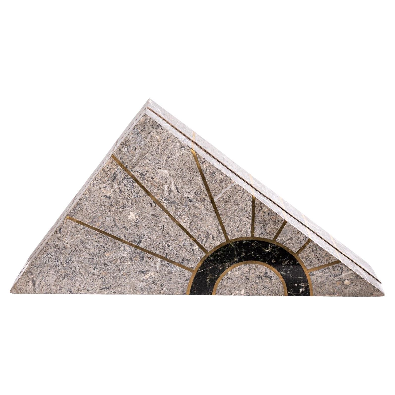 Boîte triangulaire Maitland Smith en pierre tesselée