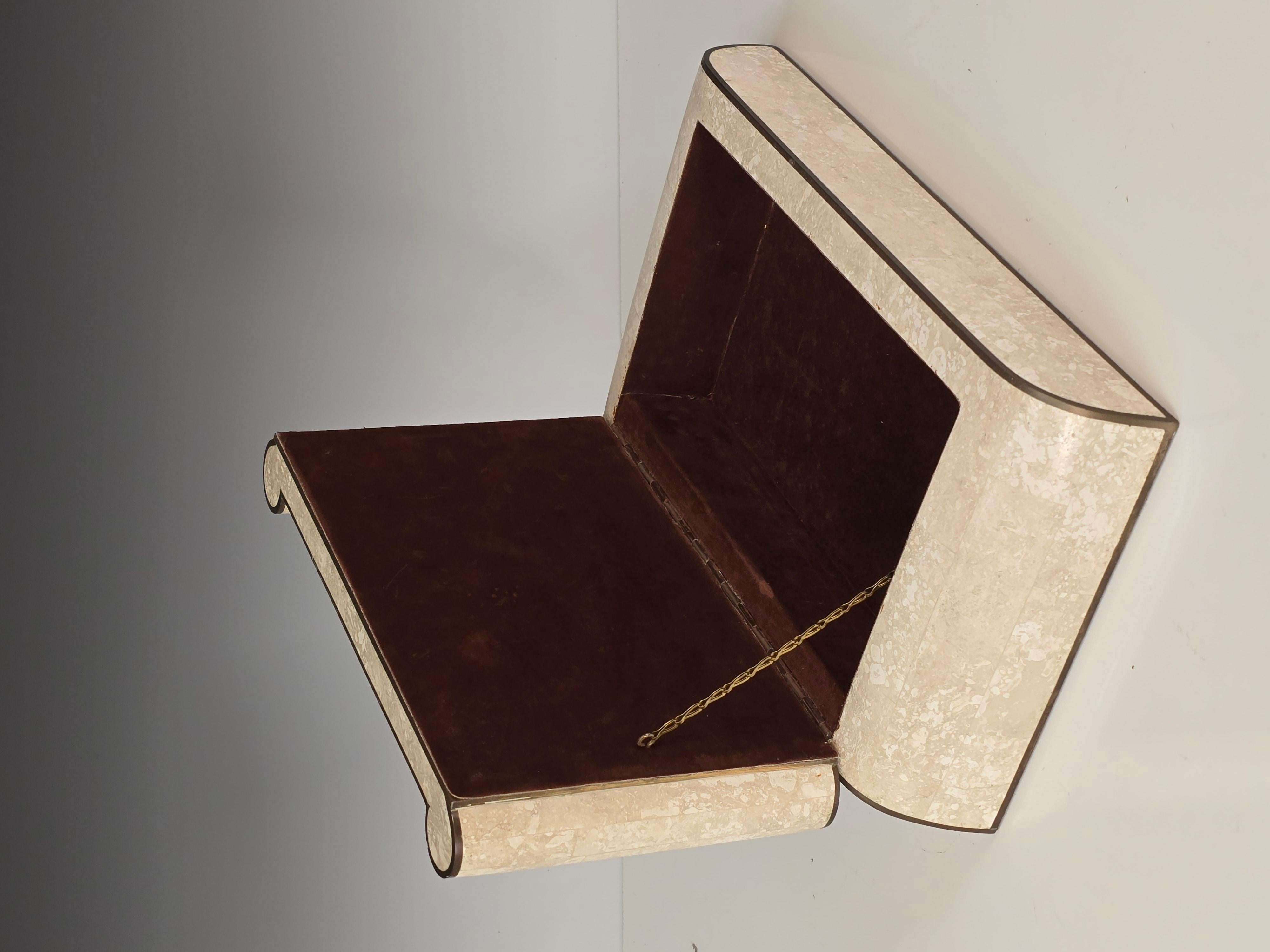 Caja teselada Maitland Smith Art Decó Revival Latón en venta