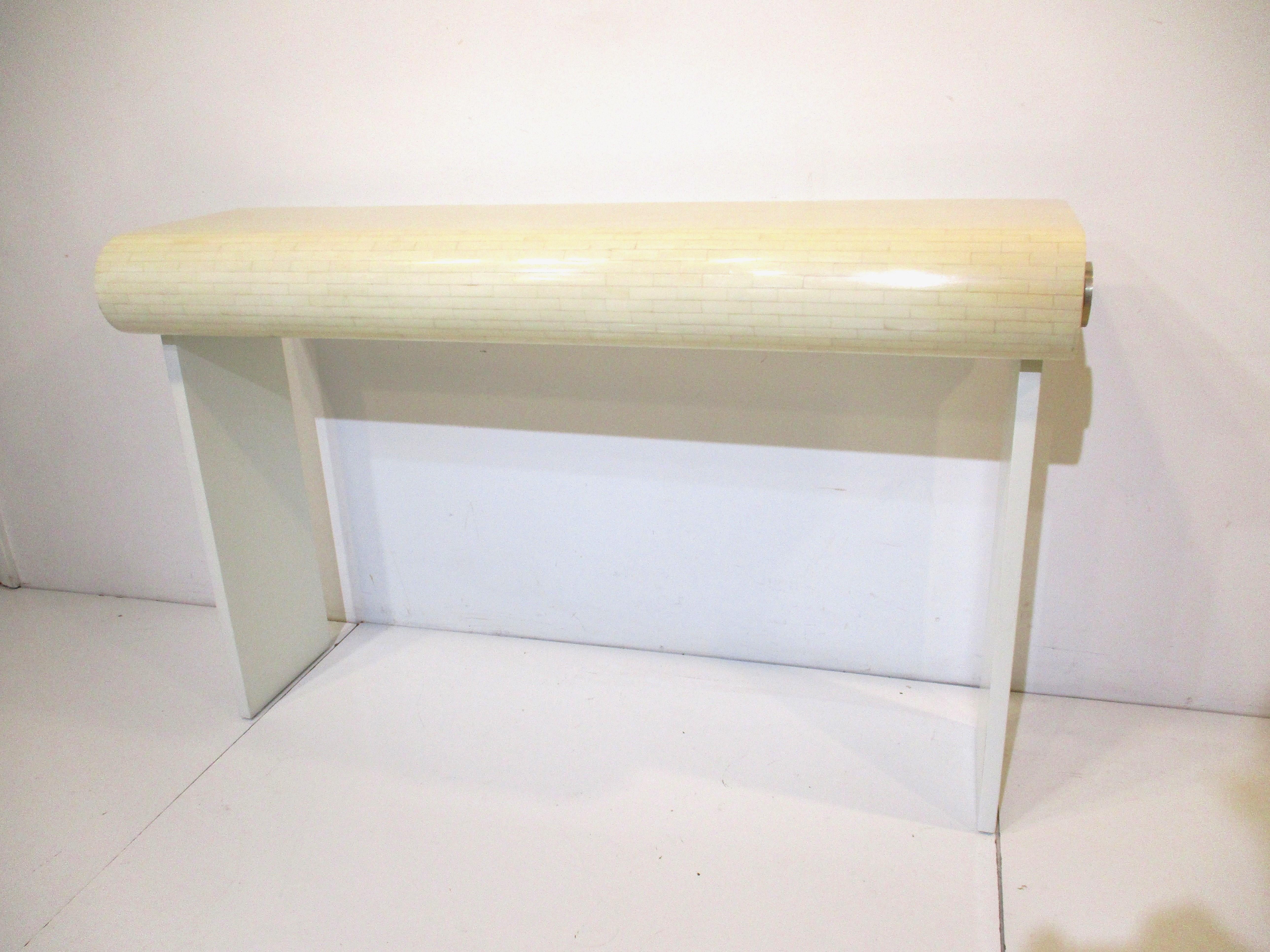 Mid-Century Modern Maitland Smith Table console tessellée / laiton  en vente