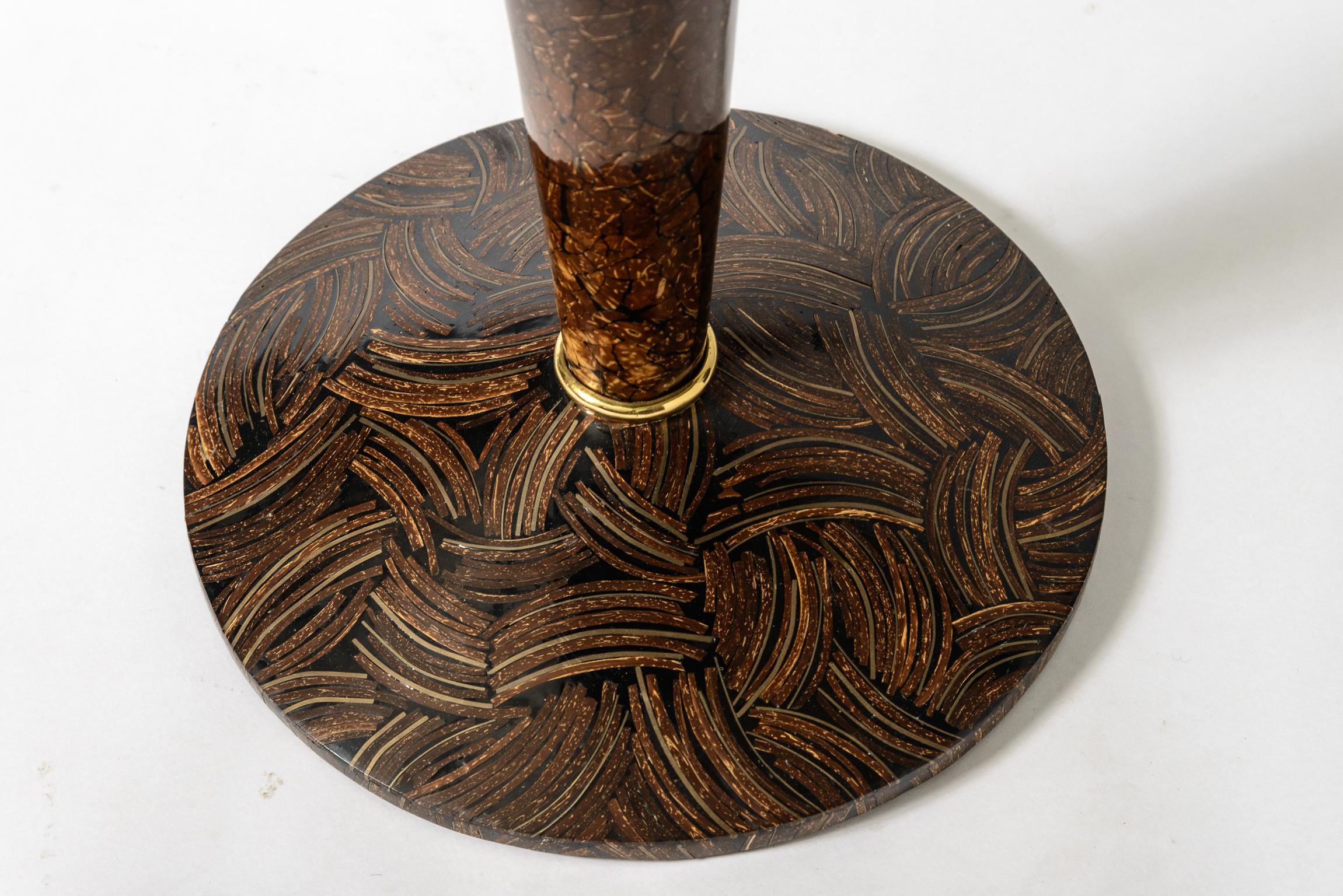 Table en écaille de noix de coco tessellée Maitland Smith Bon état - En vente à West Palm Beach, FL