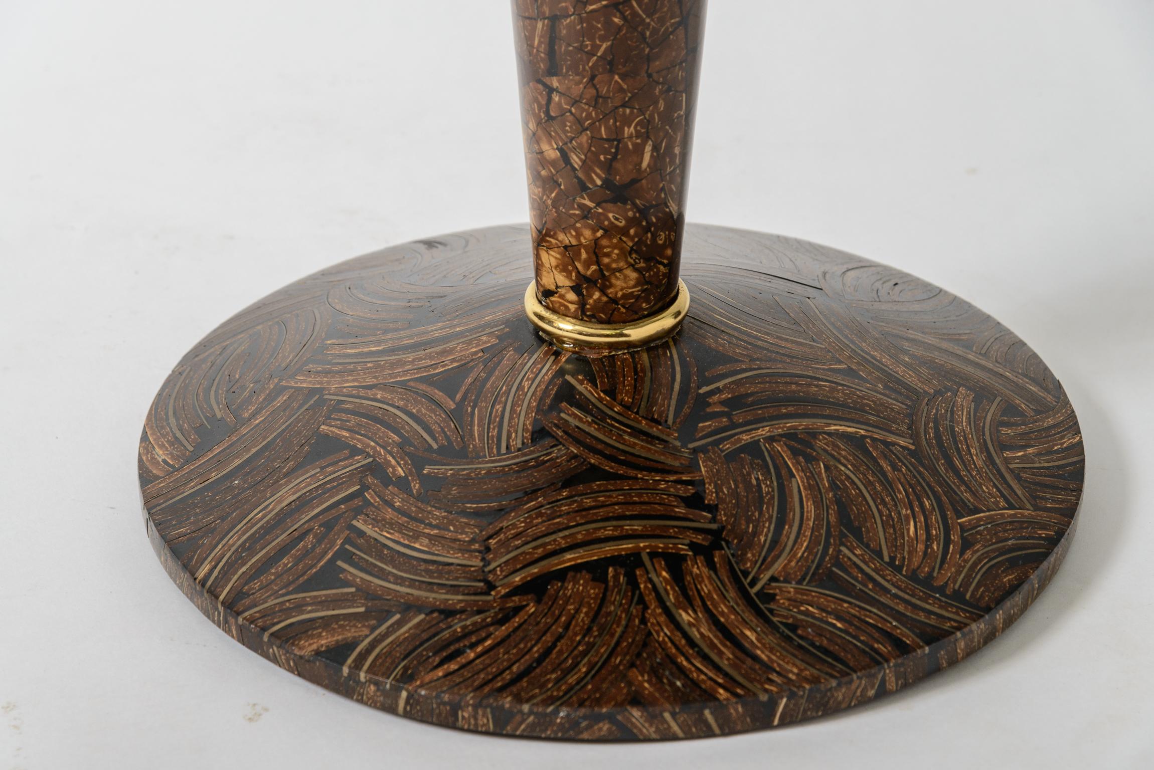 Table en écaille de noix de coco tessellée Maitland Smith en vente 1