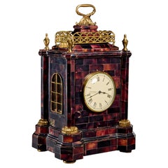 Orologio da tavolo in ottone e corno tessellato di Maitland Smith con scomparto nascosto