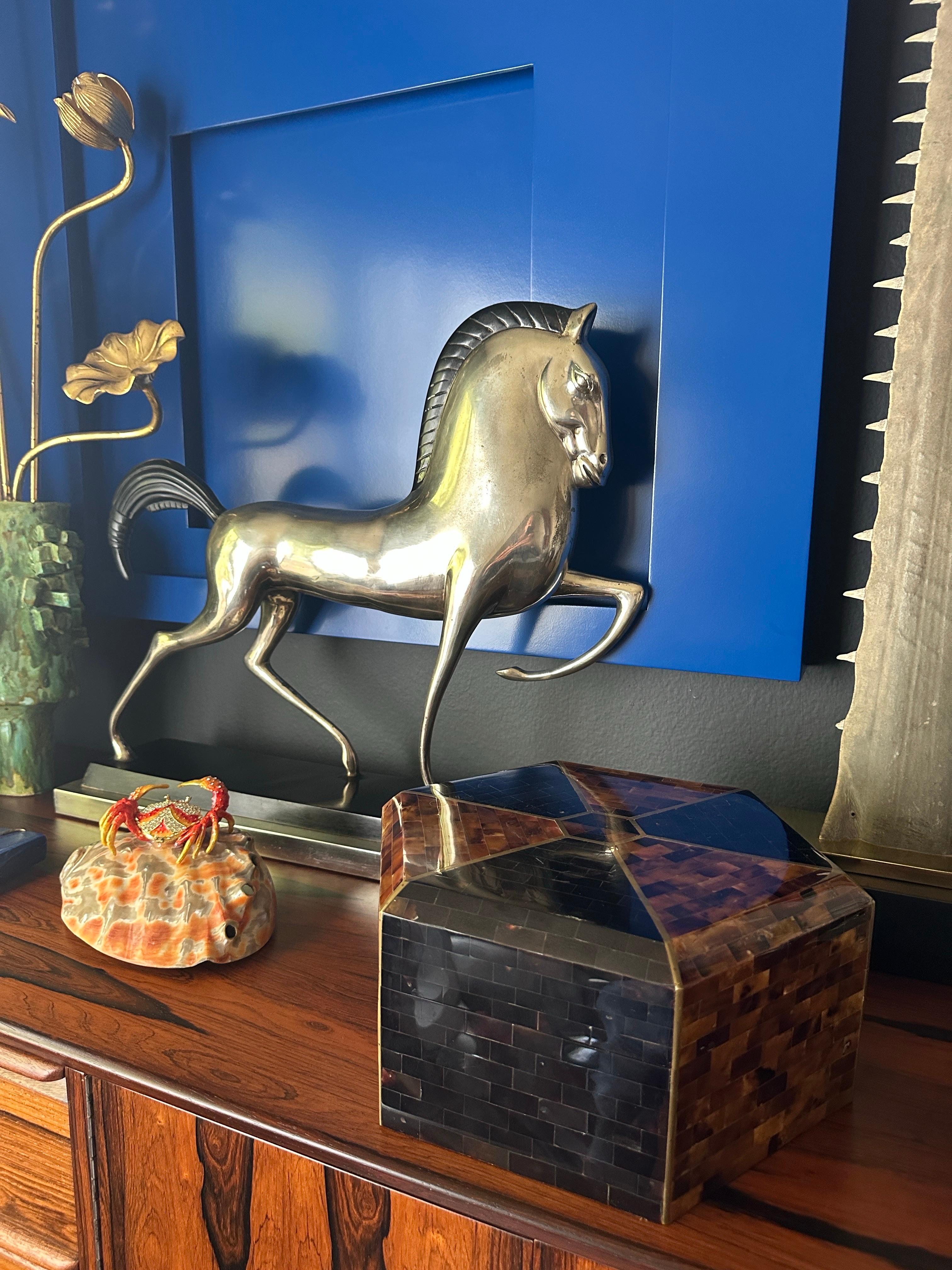 Joyero teselado de cuerno y penhell de Maitland Smith en venta 7