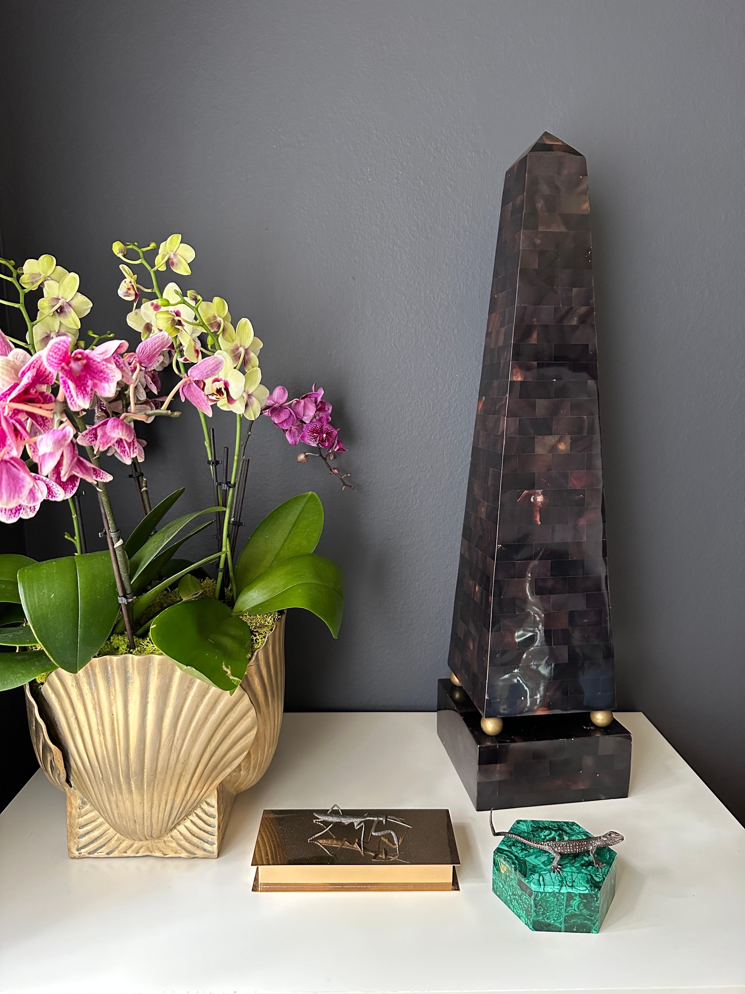 Mosaik-Obelisk aus Horn von Maitland Smith im Zustand „Gut“ im Angebot in North Hollywood, CA