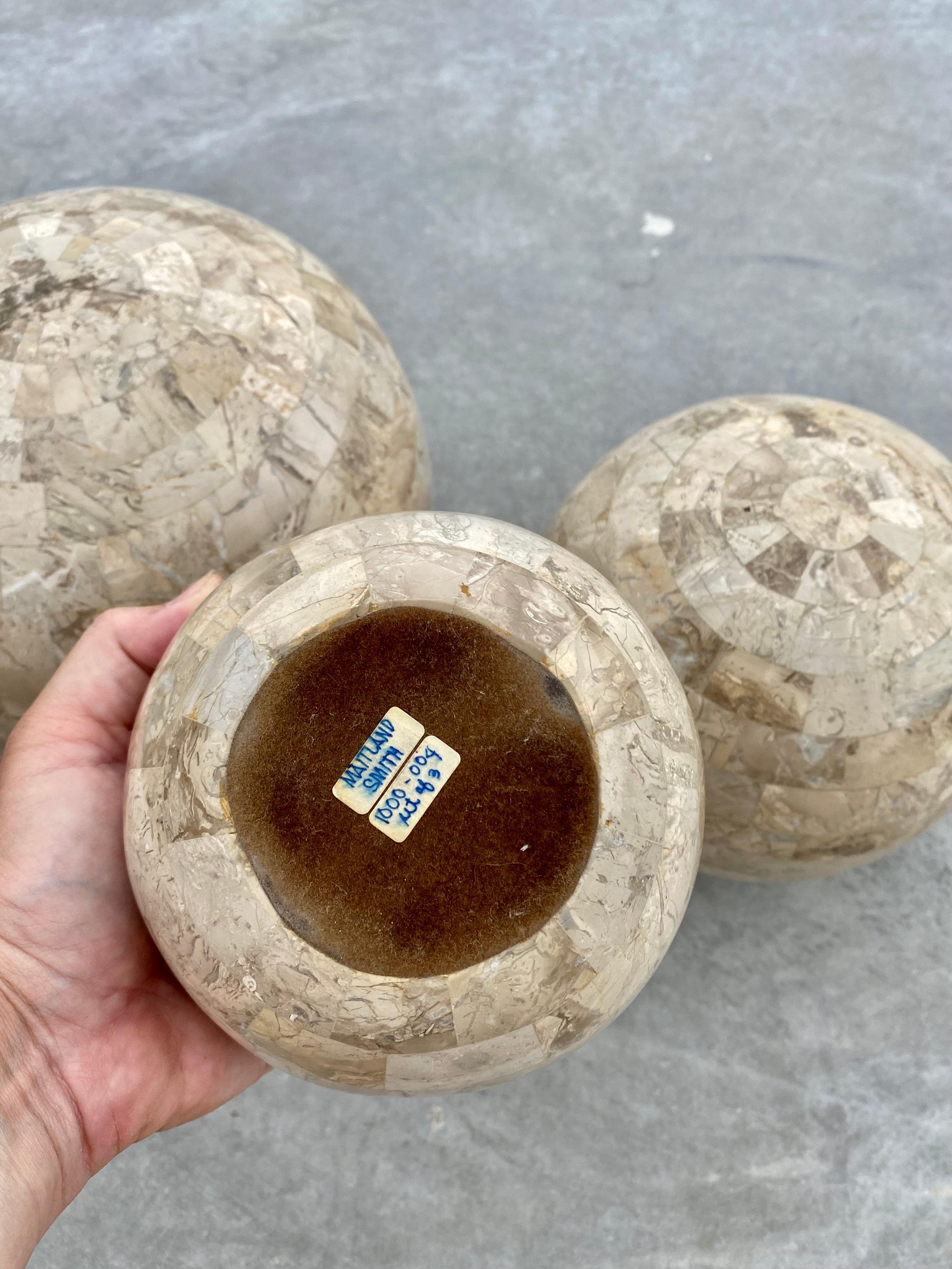Juego de 3 esferas de mármol teselado Maitland Smith Filipino en venta