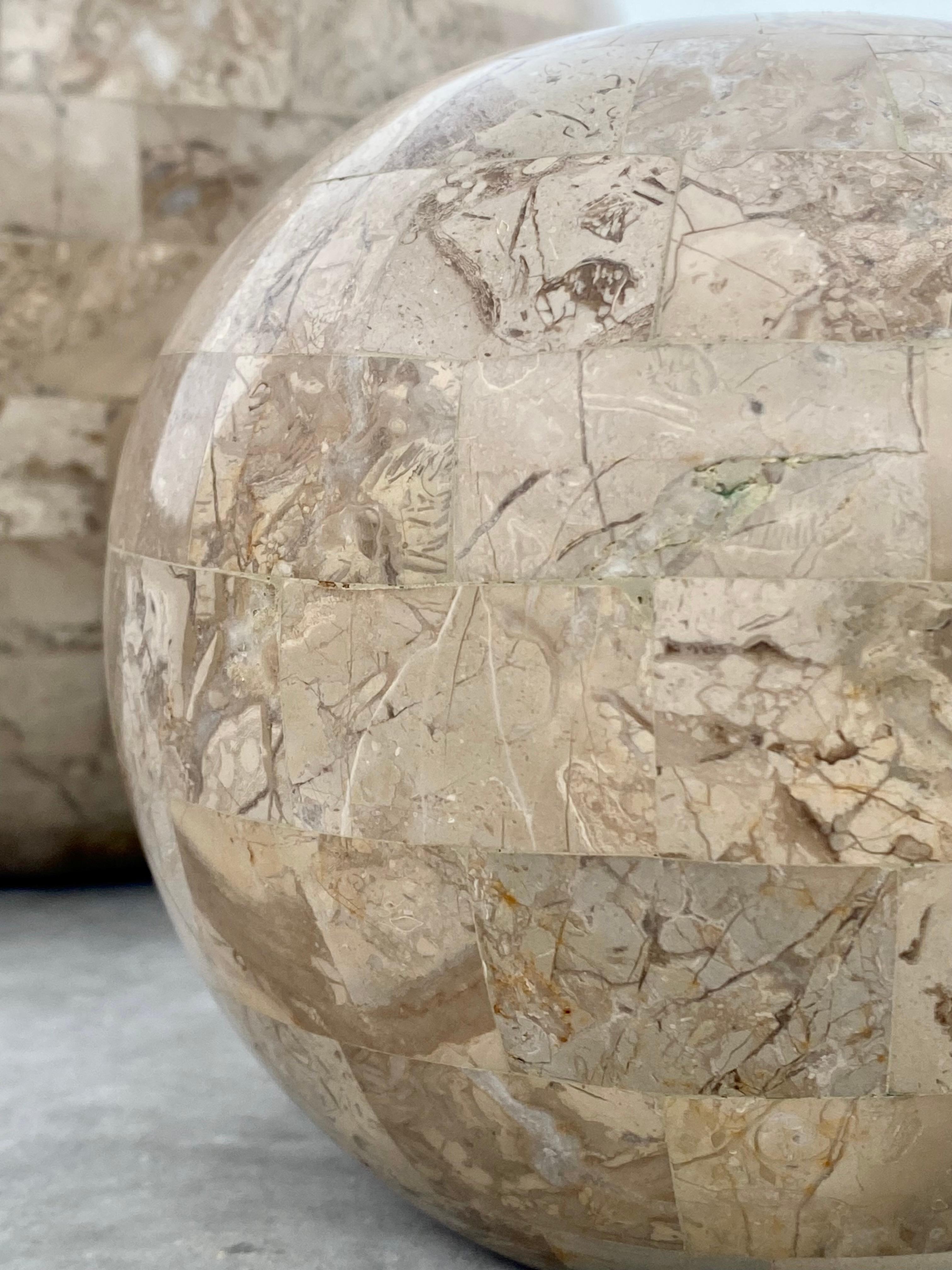 Juego de 3 esferas de mármol teselado Maitland Smith Mármol en venta