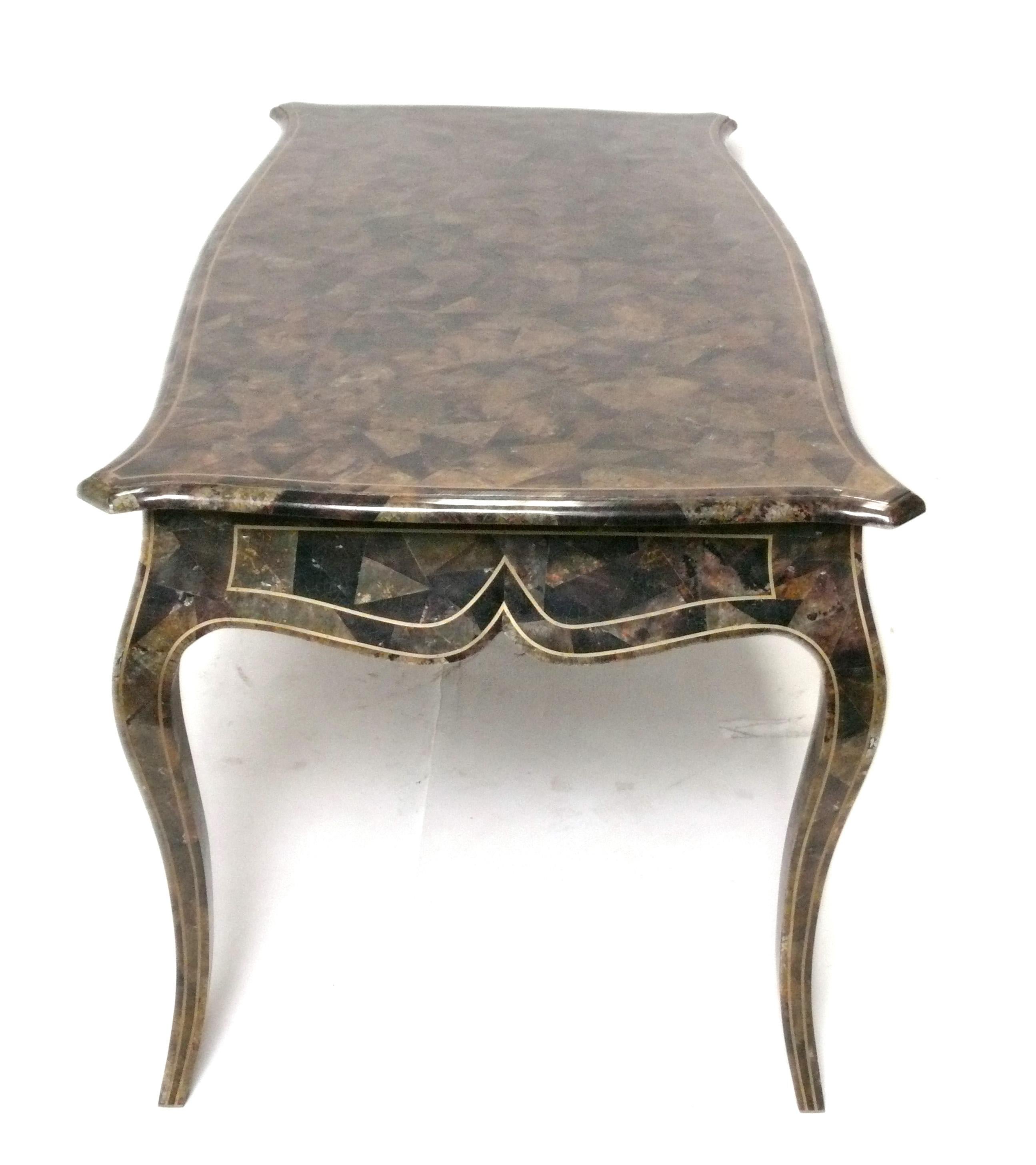 Maitland Smith Tessellated Penshell Schreibtisch oder Bureau Plat Louis IV Stil (Ende des 20. Jahrhunderts) im Angebot