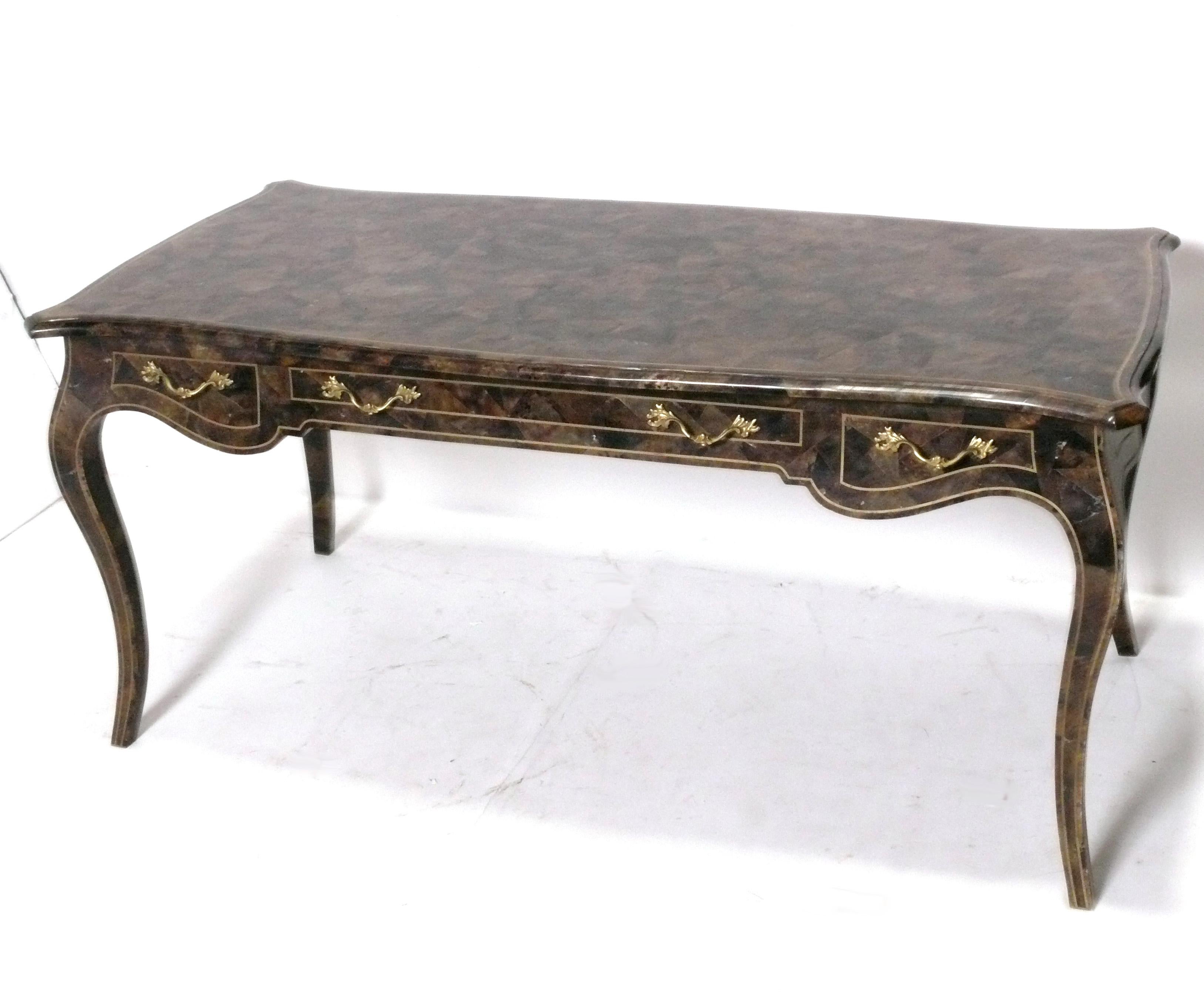 Maitland Smith Tessellated Penshell Schreibtisch oder Bureau Plat Louis IV Stil im Angebot 1
