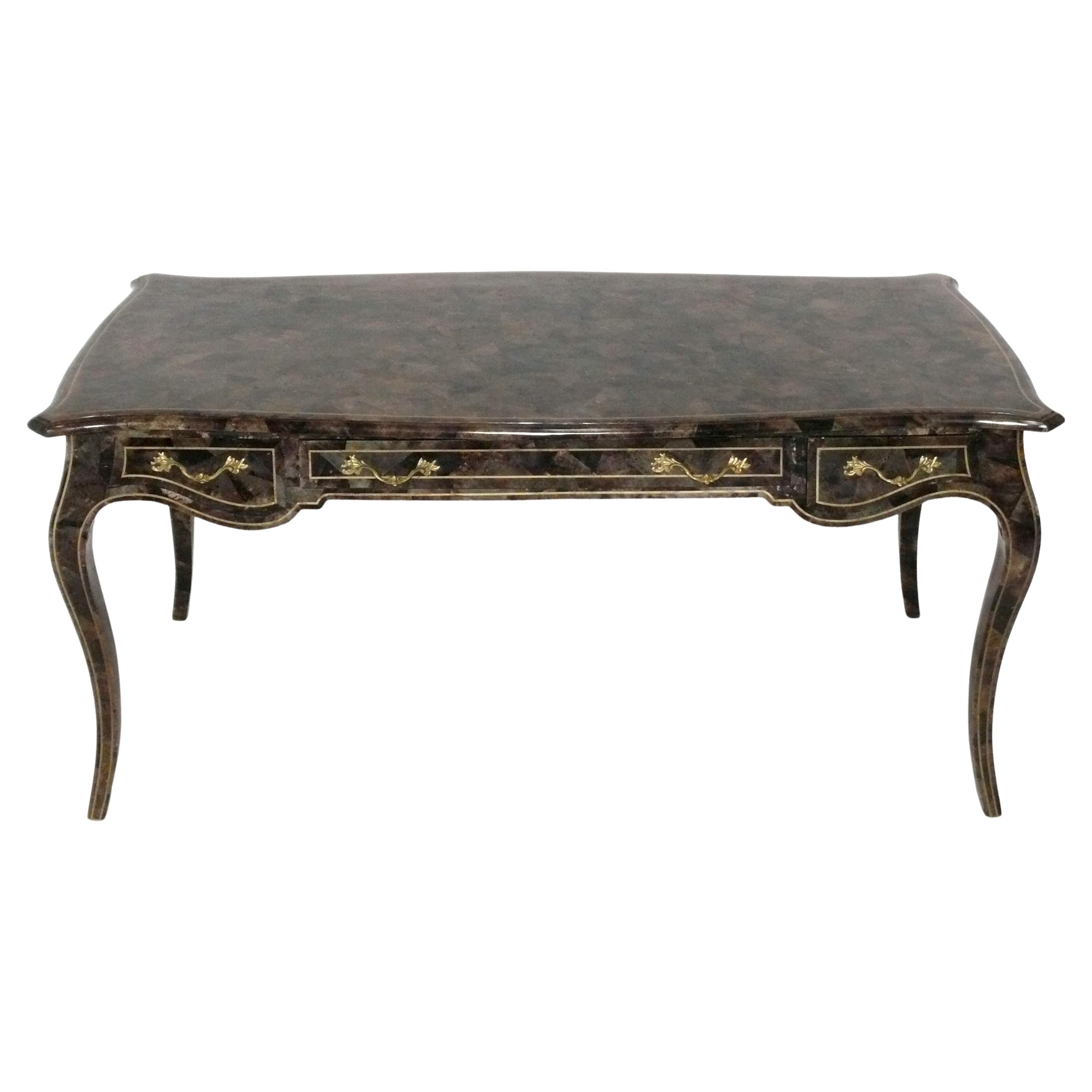 Maitland Smith Tessellated Penshell Schreibtisch oder Bureau Plat Louis IV Stil im Angebot