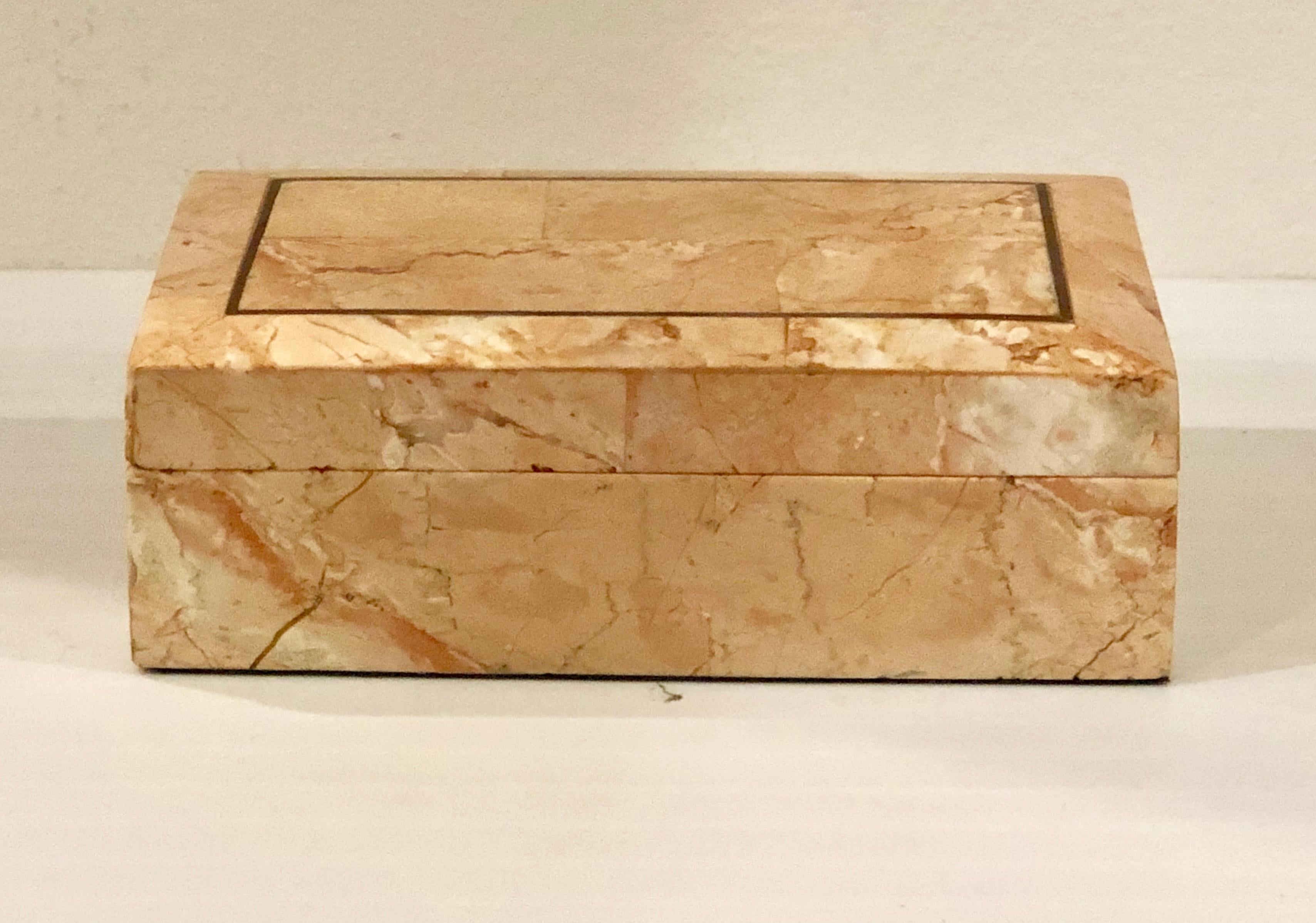 Maitland Smith Joyero pequeño teselado de piedra rosa/coral Asiático en venta