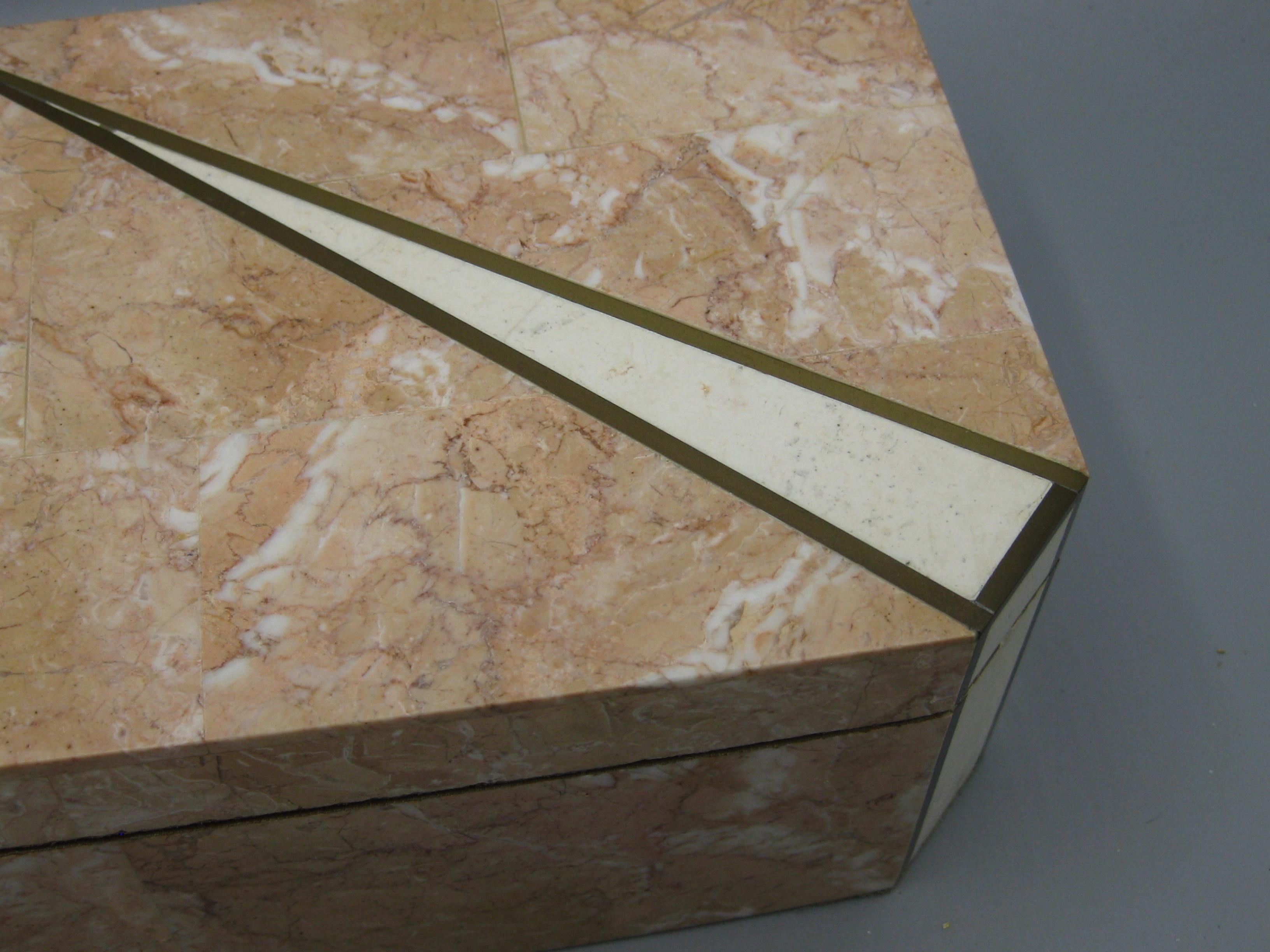 Caja decorativa de alijo Maitland Smith de piedra teselada y latón del Renacimiento Art Decó en venta 5