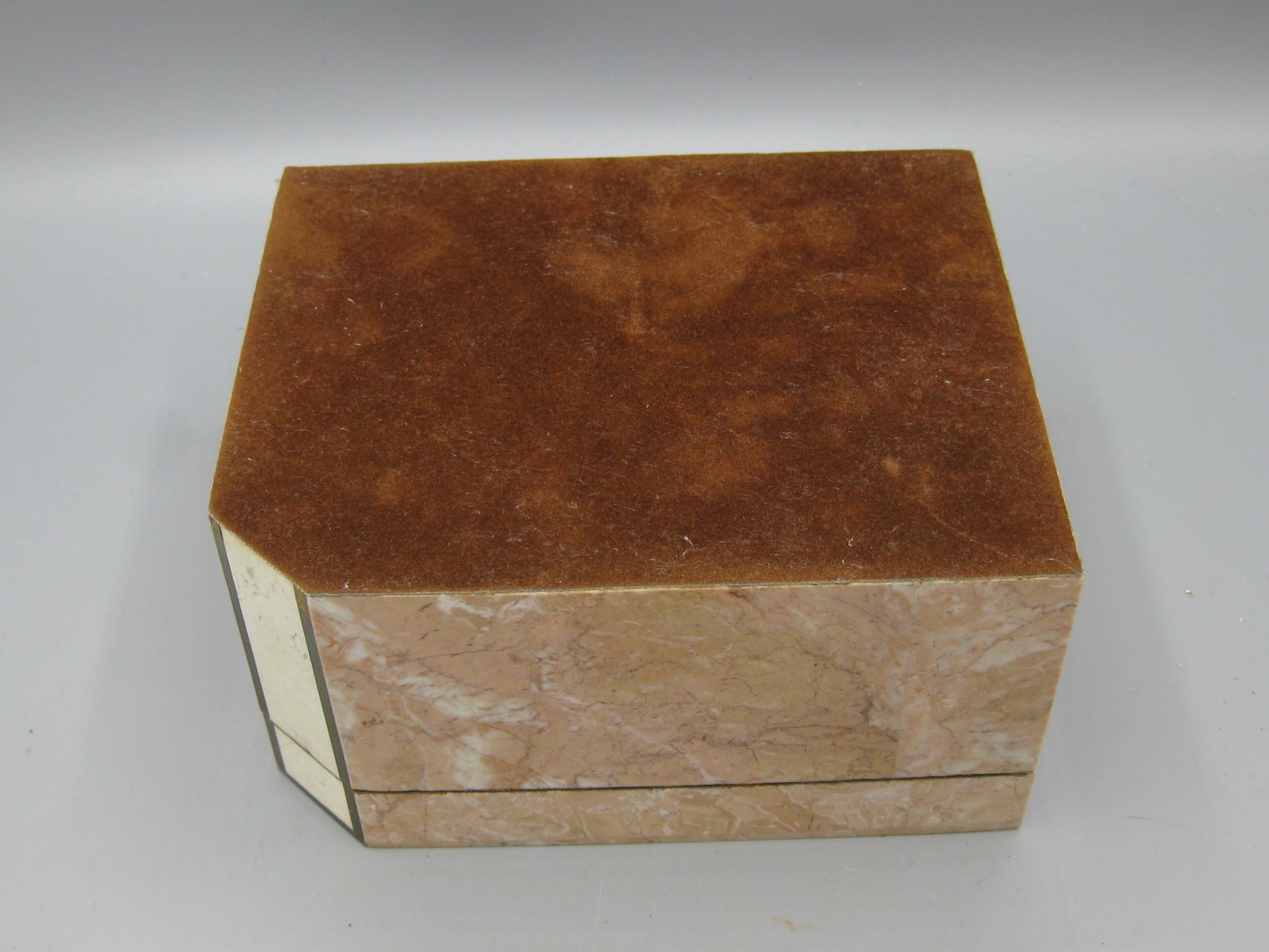 Caja decorativa de alijo Maitland Smith de piedra teselada y latón del Renacimiento Art Decó en venta 11