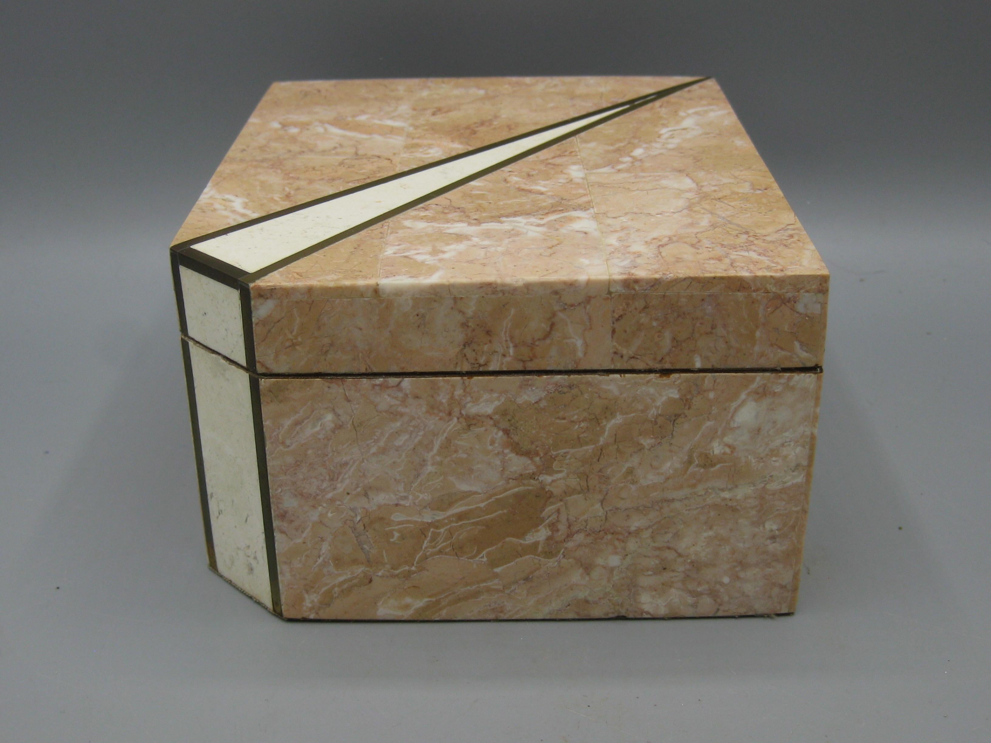Caja decorativa de alijo Maitland Smith de piedra teselada y latón del Renacimiento Art Decó en venta 1
