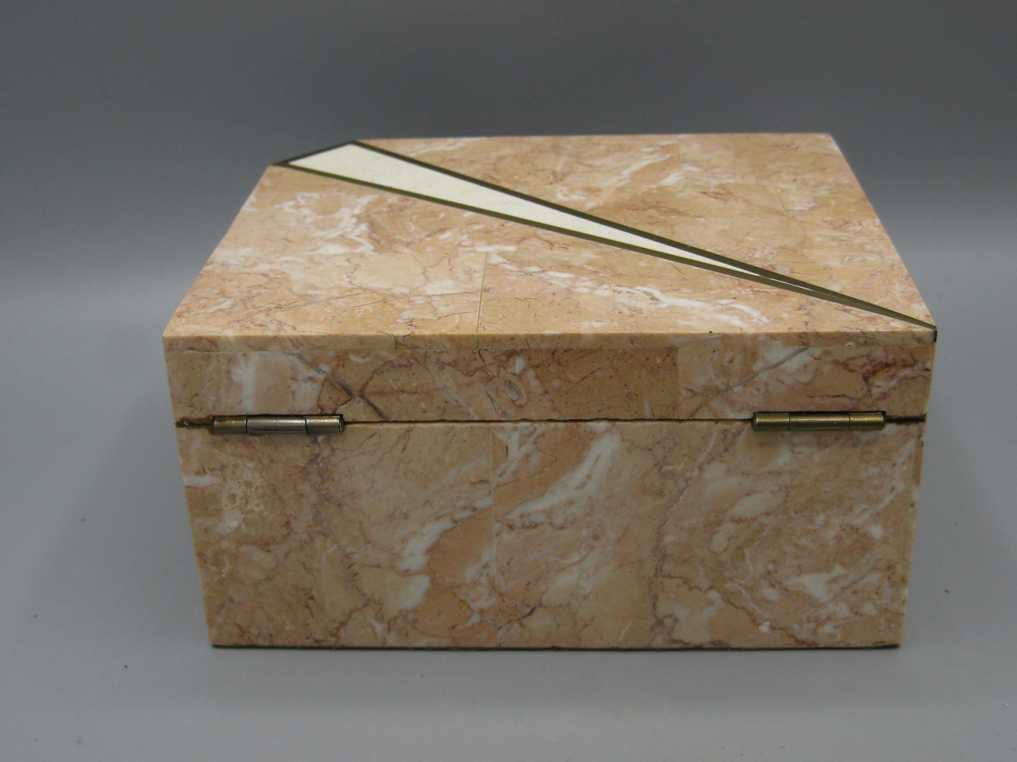 Caja decorativa de alijo Maitland Smith de piedra teselada y latón del Renacimiento Art Decó en venta 2