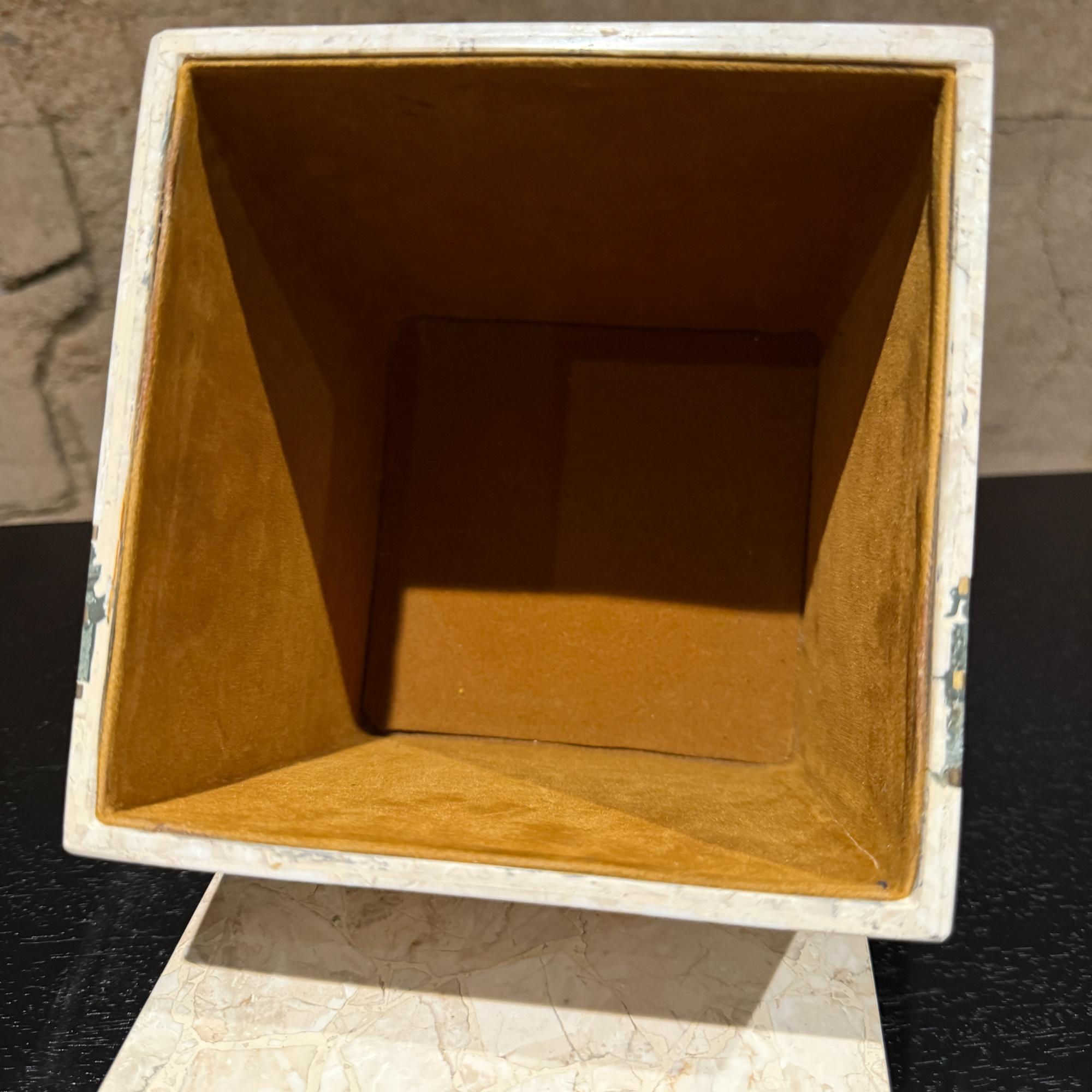 Maitland Smith Boîte carrée en pierre tessellée et laiton Postmoderne en vente 3