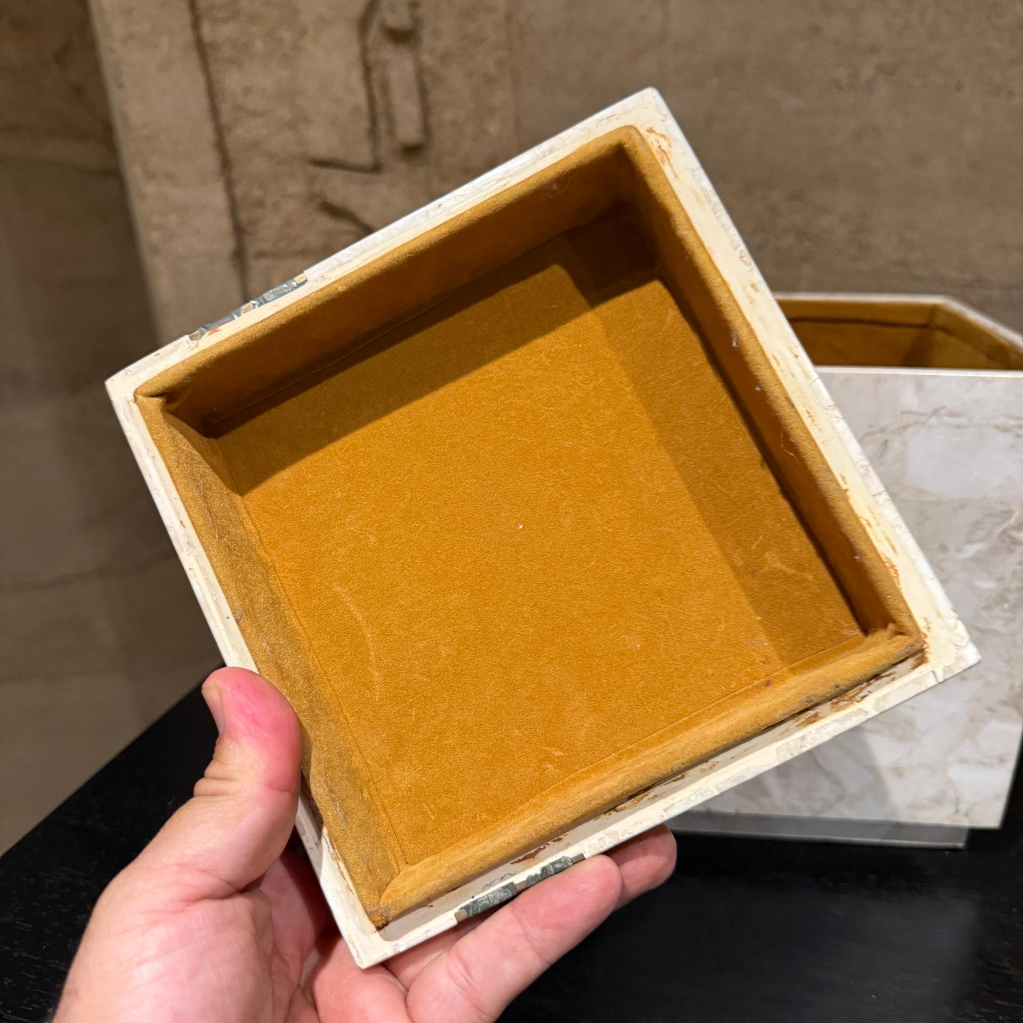 Maitland Smith Boîte carrée en pierre tessellée et laiton Postmoderne en vente 5