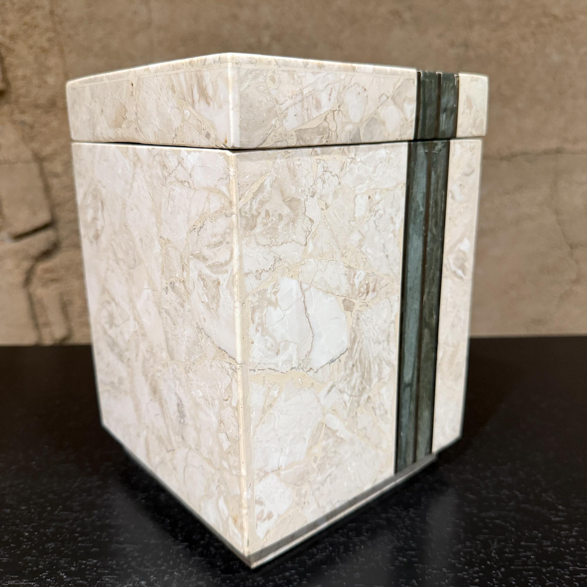 Inconnu Maitland Smith Boîte carrée en pierre tessellée et laiton Postmoderne en vente