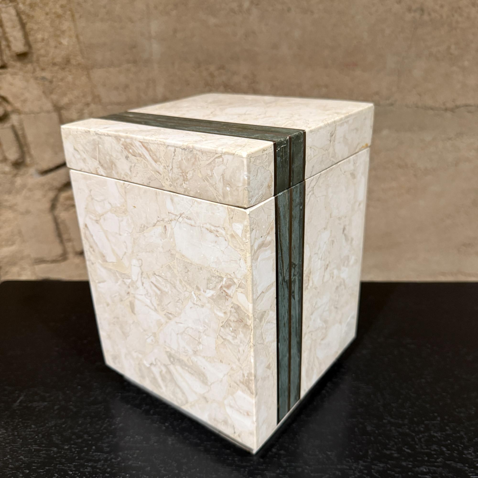 Laiton Maitland Smith Boîte carrée en pierre tessellée et laiton Postmoderne en vente