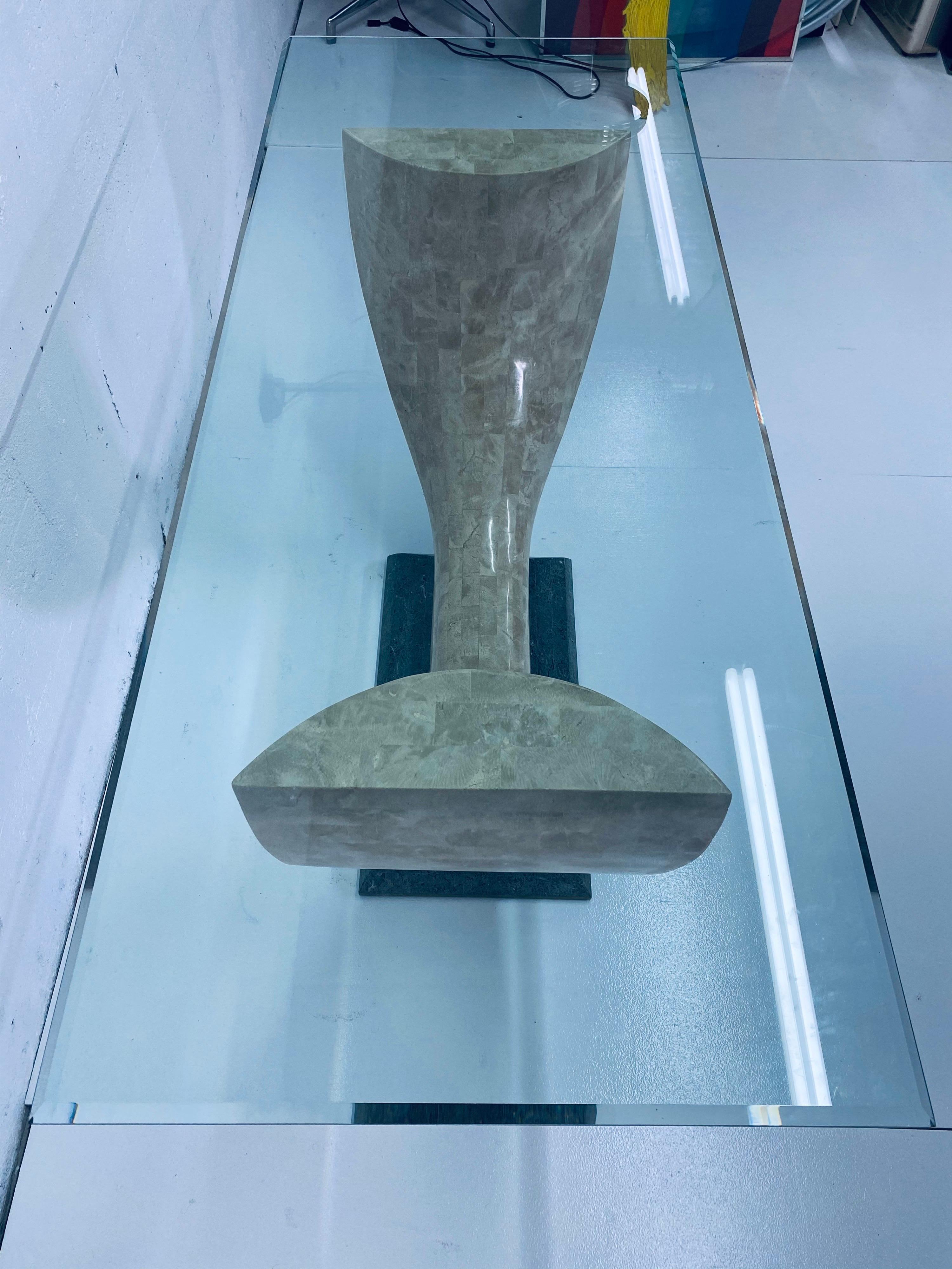 Mesa consola de piedra teselada Maitland Smith con tapa de cristal biselado Piedra en venta