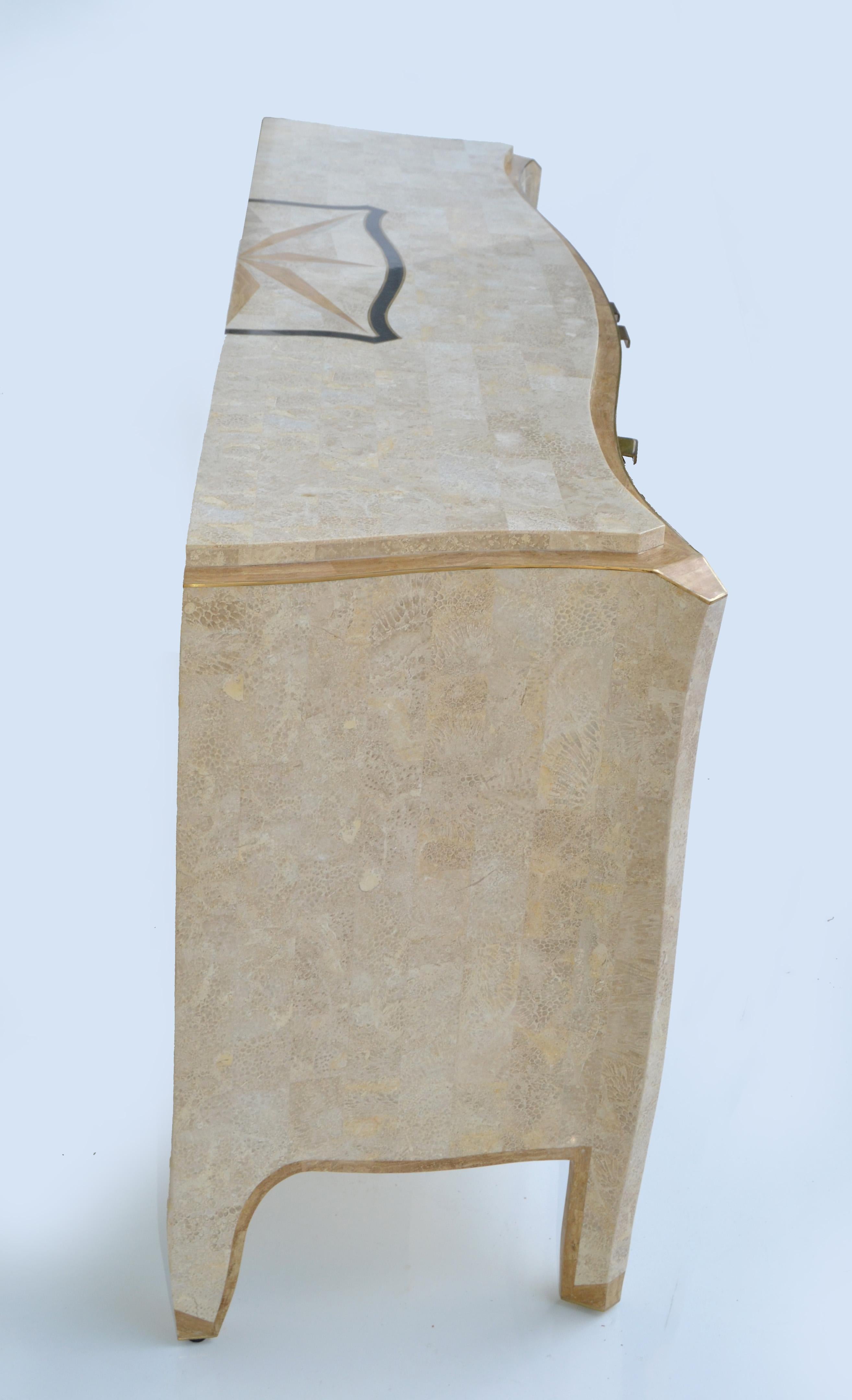 Crédence Maitland Smith en pierre tessellée sur bois à 4 portes, armoire d'appoint 80 Bon état - En vente à Miami, FL