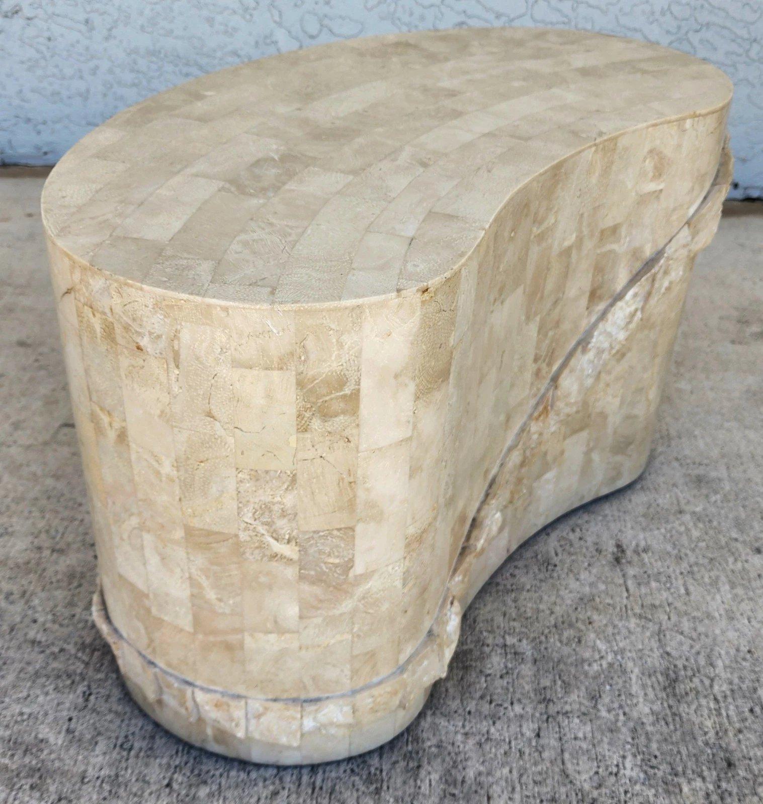 Maitland Smith Skulpturaler Beistelltisch aus Stein mit Mosaikmuster im Angebot 2