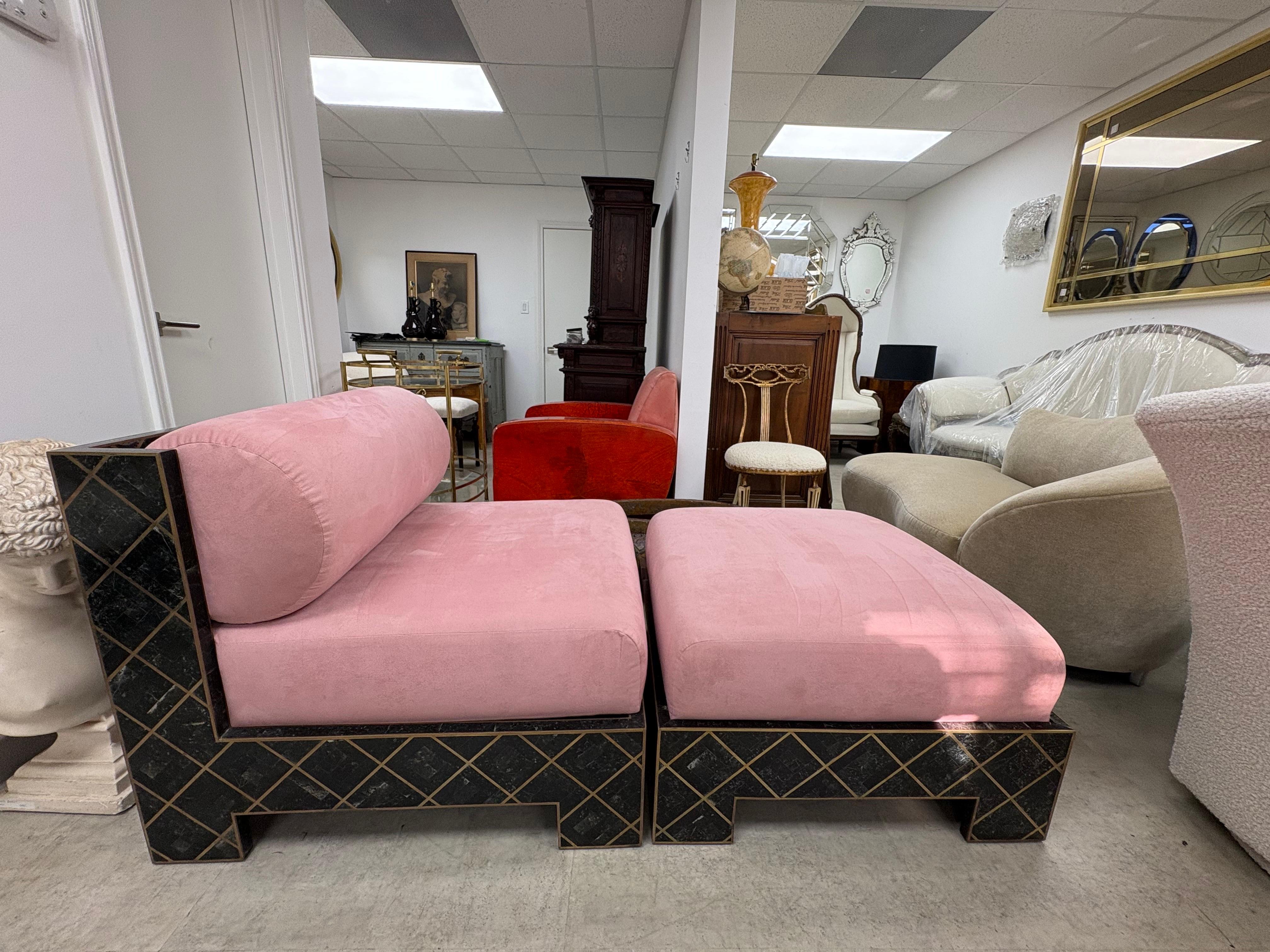 Maitland Smith Tessellated Stone And Brass Chaise Longue.
Offered is an outstanding two part chaise longue created by Maitland Smith in the 1980's of tessellated marble and brass.
This can be used as a chair and ottoman or separted as needed.
This