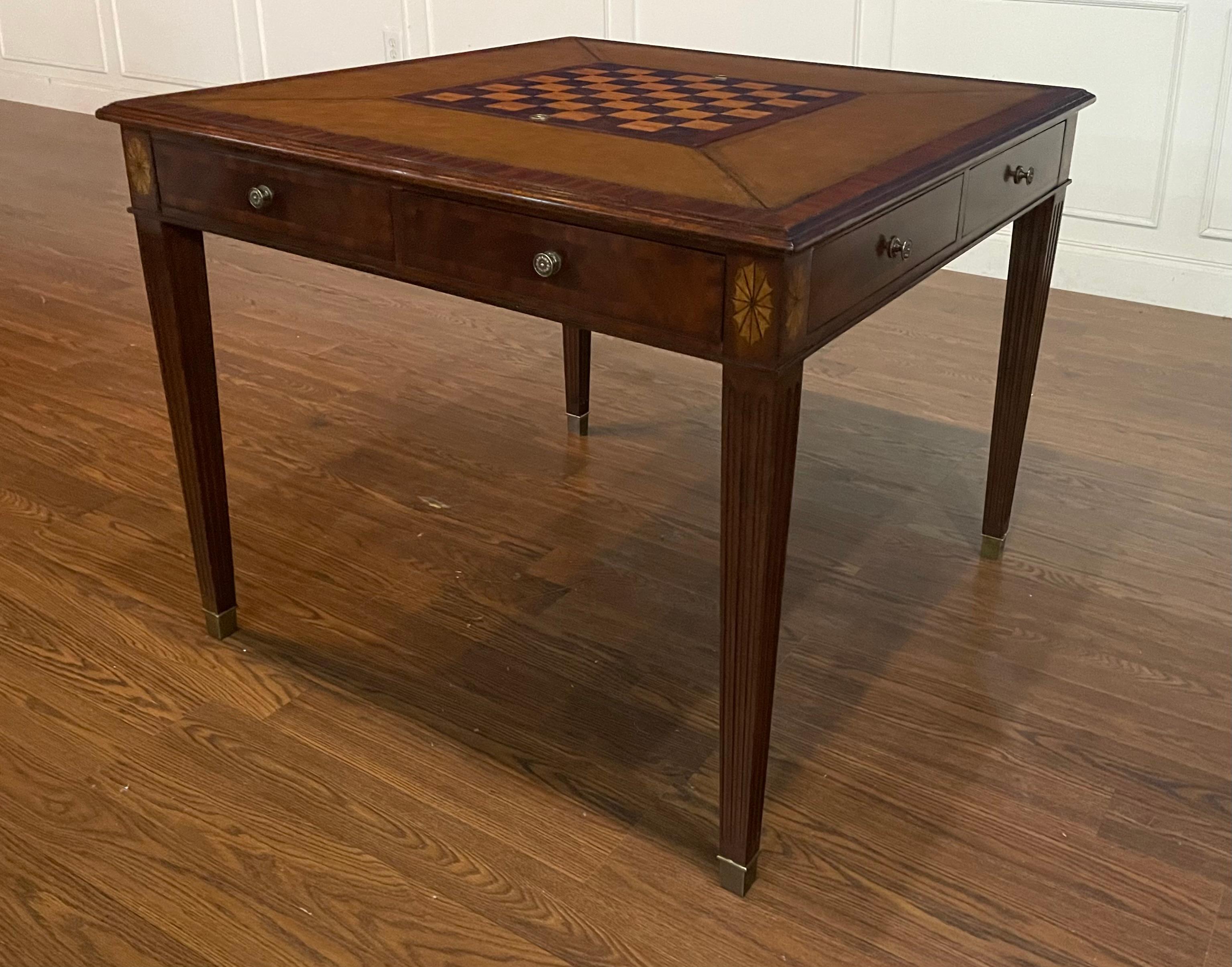 Hepplewhite Table de jeu traditionnelle Maitland Smith en acajou - Échantillon d'exposition  en vente
