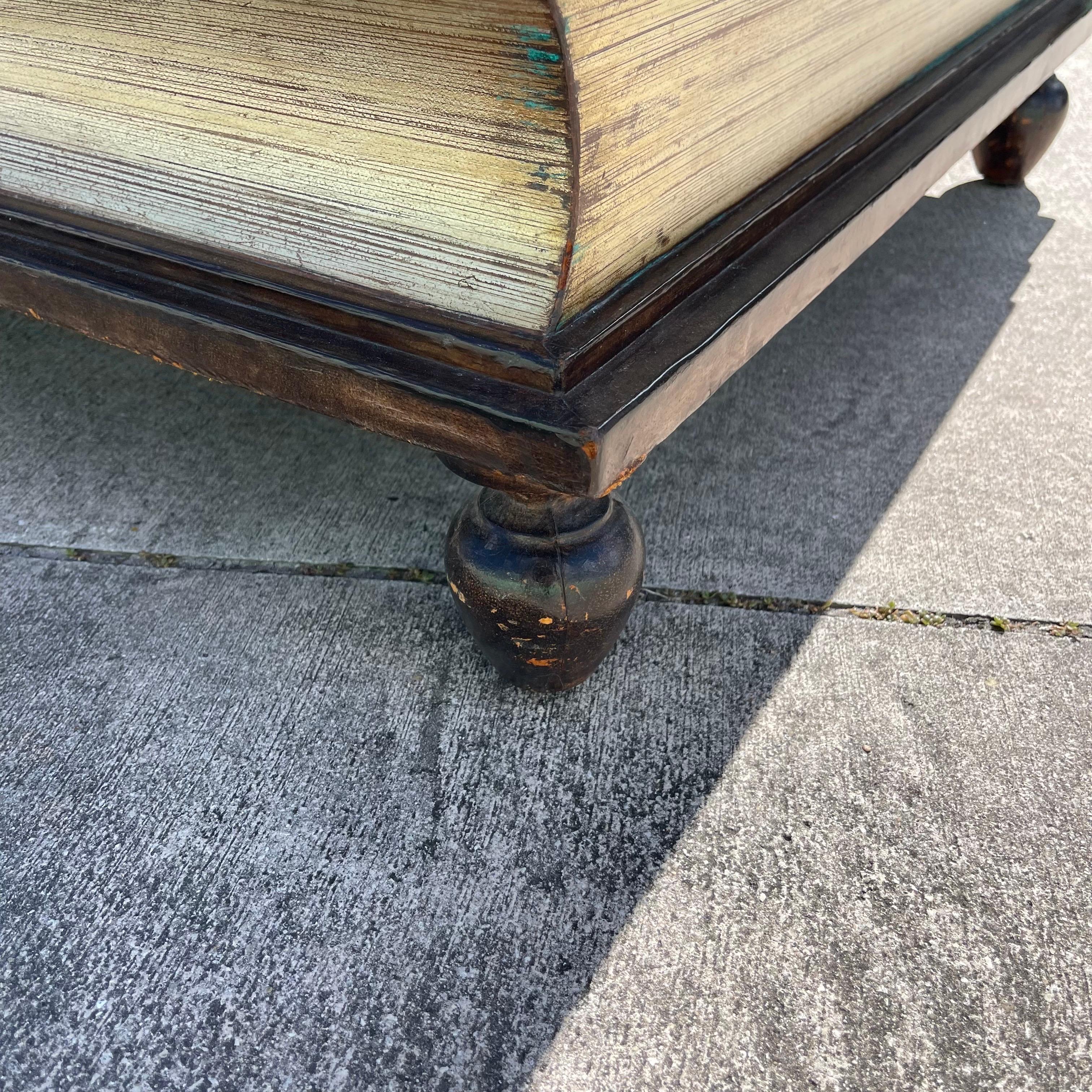 Maitland Smith Trompe L'Oeil Tooled Leather Stacked Book Coffee Table Drawers (cassetti per libri) in vendita 2