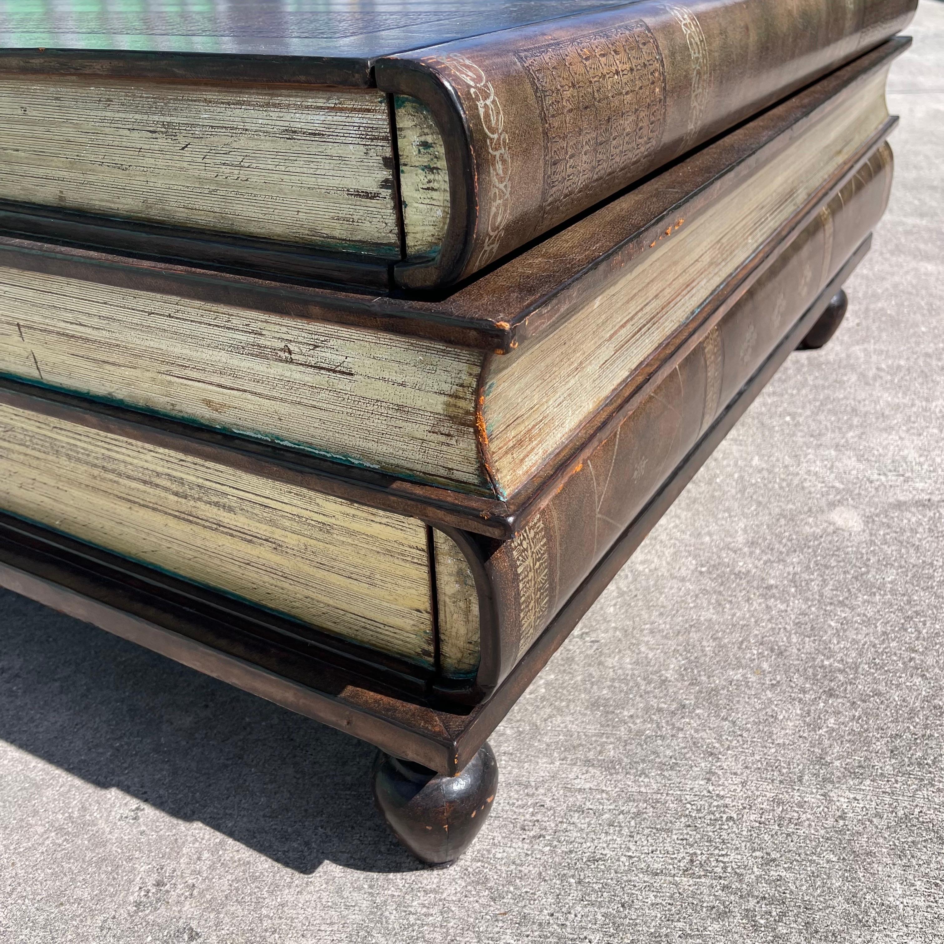 Maitland Smith Trompe L'Oeil Tooled Leather Stacked Book Coffee Table Drawers (cassetti per libri) in vendita 4