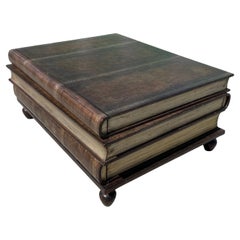 Maitland Smith Trompe L'Oeil Tooled Leather Stacked Book Coffee Table Drawers (cassetti per libri)