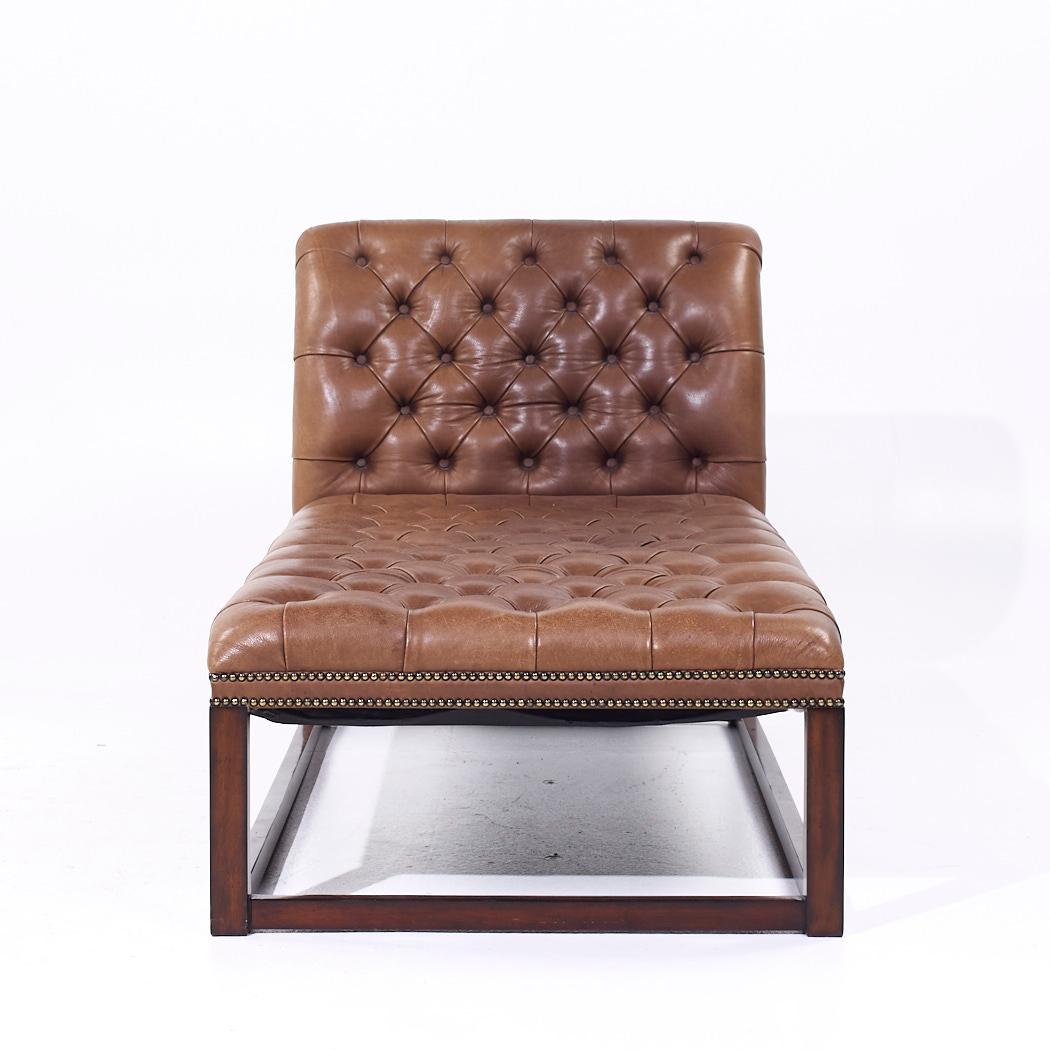 Chaise in pelle con inserti di Maitland Smith

Questa sedia a sdraio misura: 33 di larghezza x 64 di profondità x 35,5 di altezza, con un'altezza della seduta di 16,5 pollici.

Scattiamo le nostre foto in uno studio a illuminazione controllata per