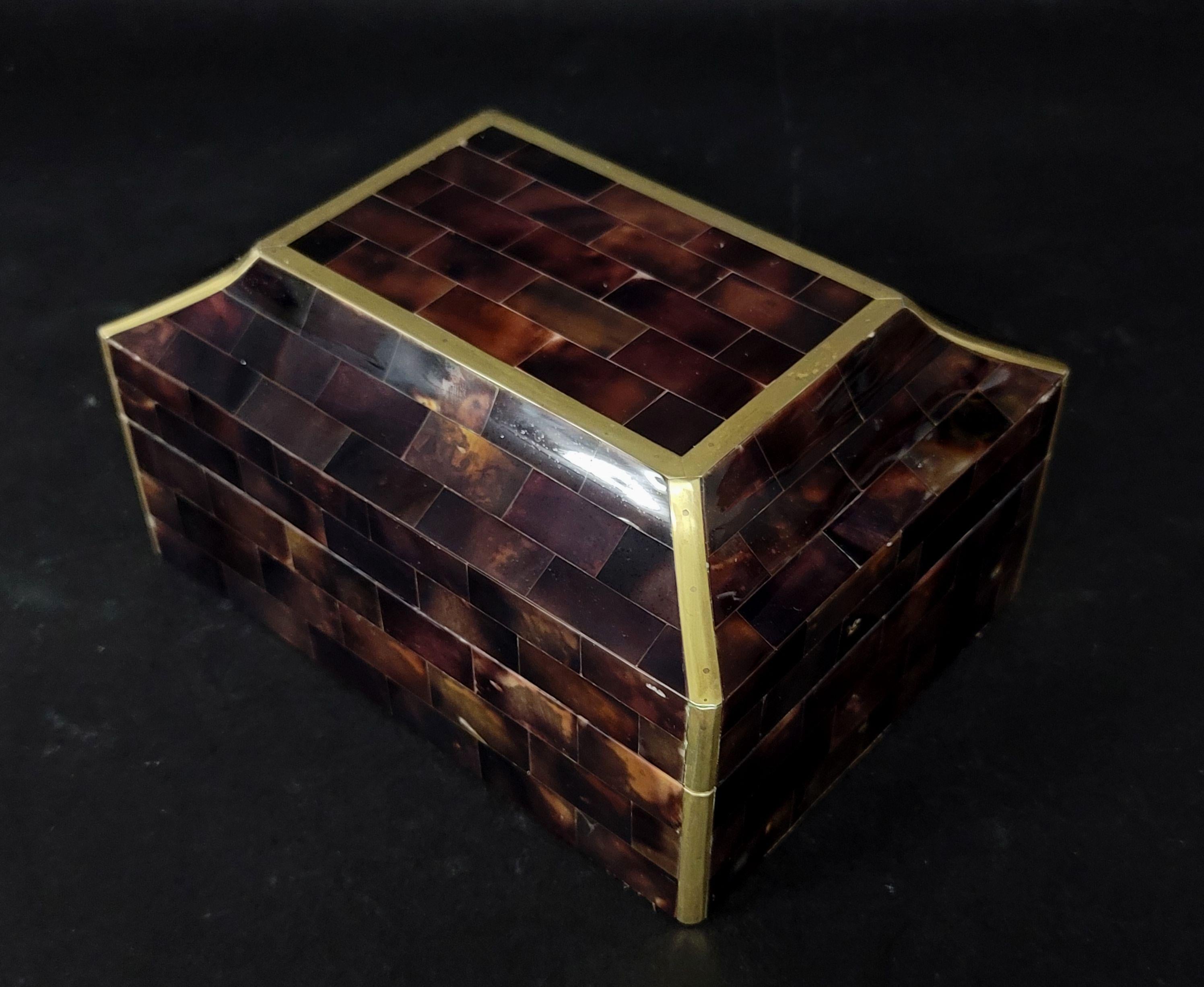 Maitland-Smith Vantage Tessellated Horn Jewelry Box In Good Condition For Sale In Norton, MA