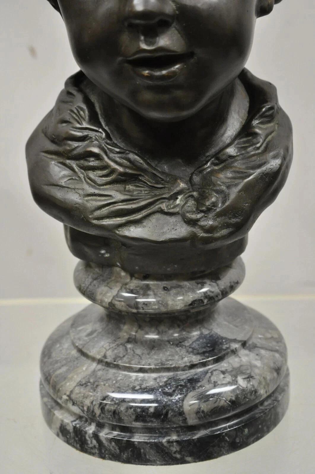 Scultura di bronzo con testa di ragazzo su base di marmo di Maitland Smith, stile vittoriano, 19