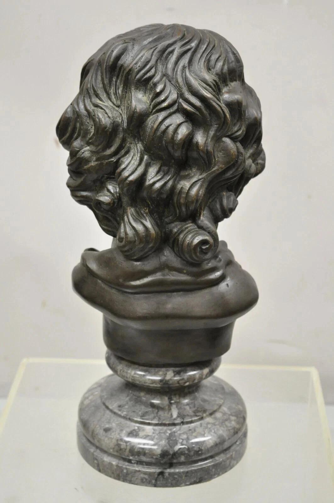 XX secolo Scultura di bronzo con testa di ragazzo su base di marmo di Maitland Smith, stile vittoriano, 19