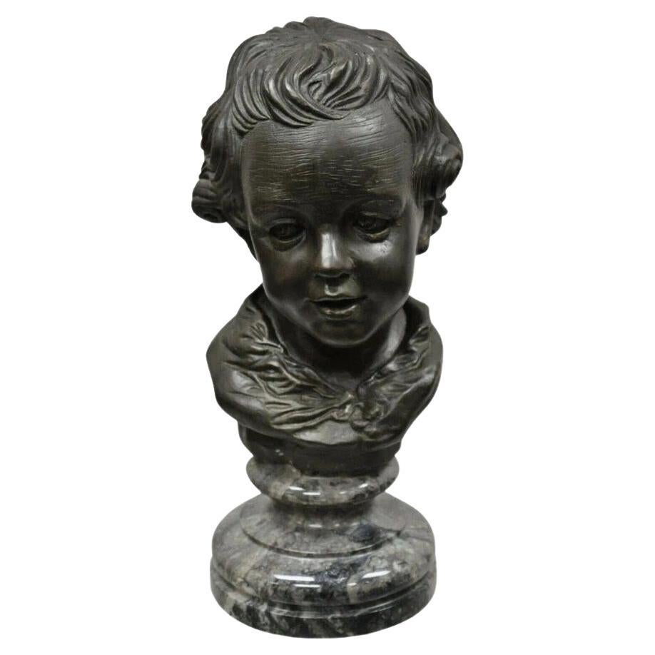 Scultura di bronzo con testa di ragazzo su base di marmo di Maitland Smith, stile vittoriano, 19". in vendita